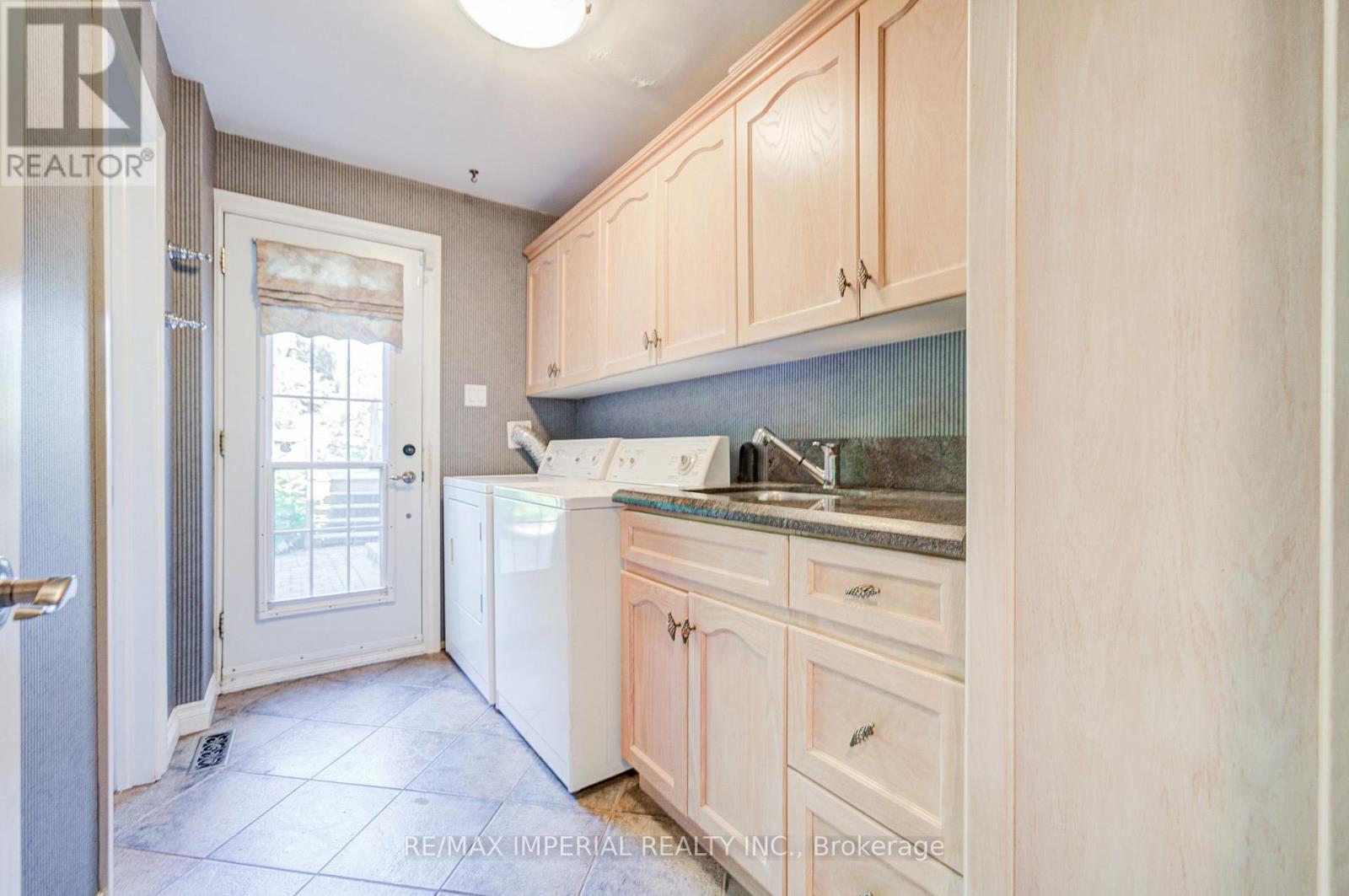 20 Blackforest Drive, Richmond Hill, Ontario  L4E 2P5 - Photo 24 - N12683914