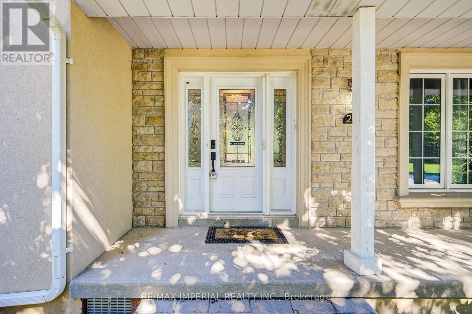 20 Blackforest Drive, Richmond Hill, Ontario  L4E 2P5 - Photo 4 - N12683914