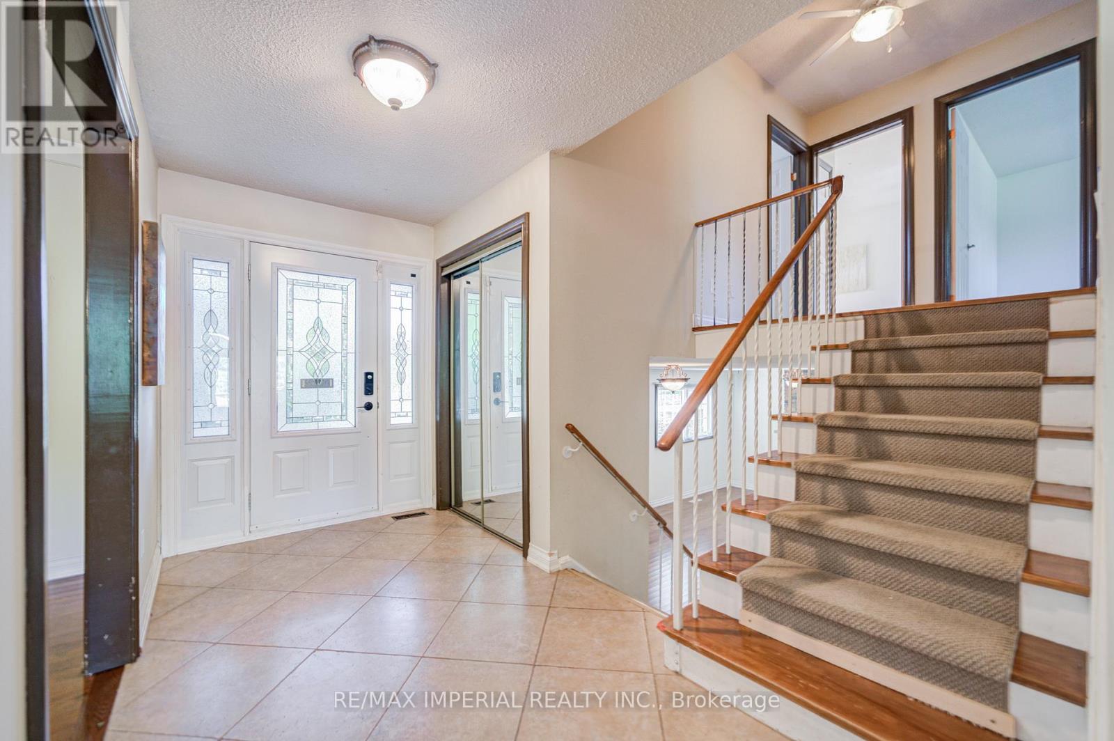 20 Blackforest Drive, Richmond Hill, Ontario  L4E 2P5 - Photo 7 - N12683914