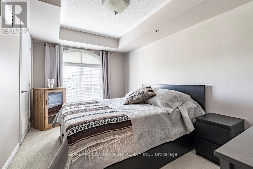 401 - 3070 Rotary Way, Burlington, Ontario  L7M 0H1 - Photo 11 - W12683910