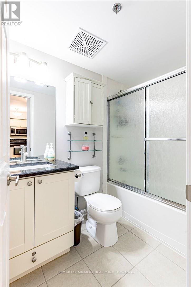 401 - 3070 Rotary Way, Burlington, Ontario  L7M 0H1 - Photo 13 - W12683910