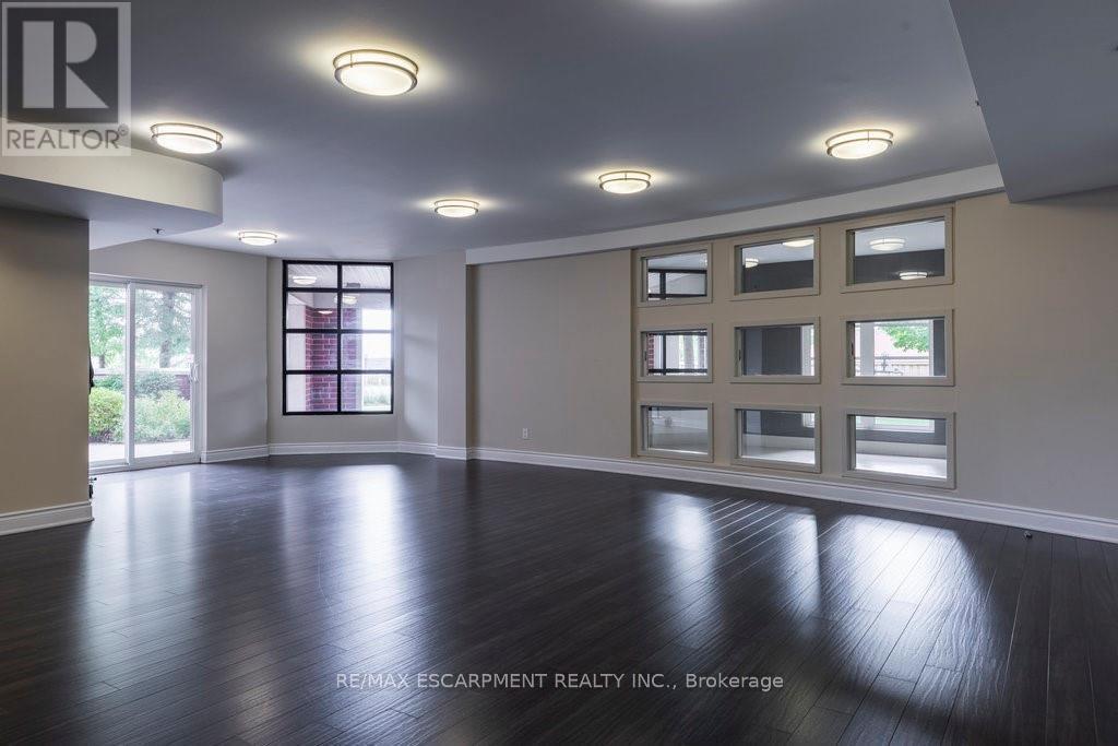 401 - 3070 Rotary Way, Burlington, Ontario  L7M 0H1 - Photo 18 - W12683910