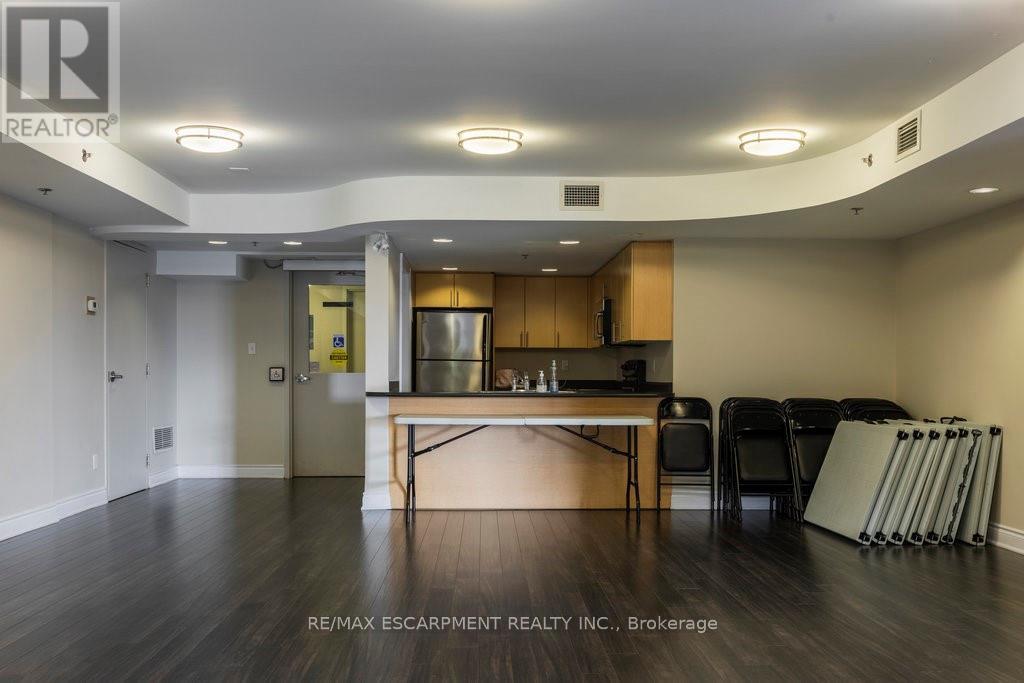 401 - 3070 Rotary Way, Burlington, Ontario  L7M 0H1 - Photo 19 - W12683910