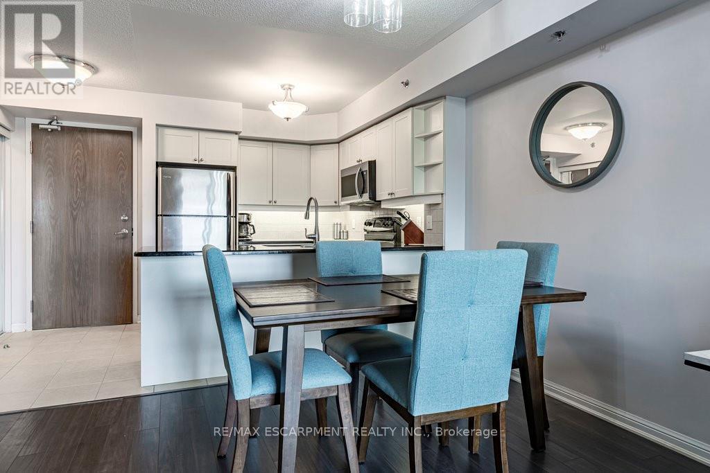 401 - 3070 Rotary Way, Burlington, Ontario  L7M 0H1 - Photo 6 - W12683910