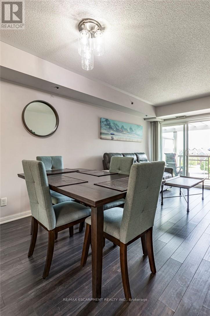 401 - 3070 Rotary Way, Burlington, Ontario  L7M 0H1 - Photo 9 - W12683910