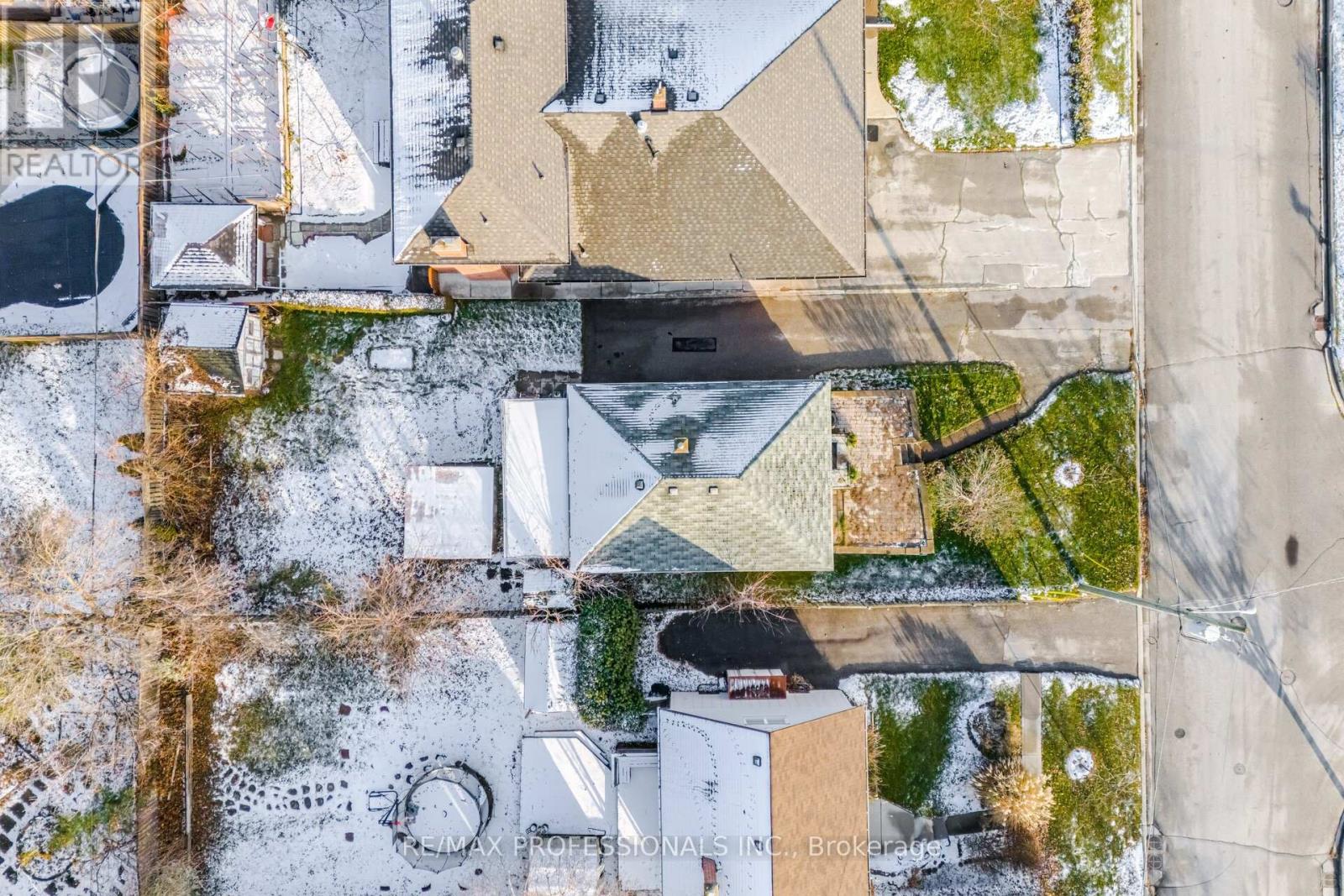 10 Avalon Road, Toronto, Ontario  M8W 2E3 - Photo 4 - W12595472