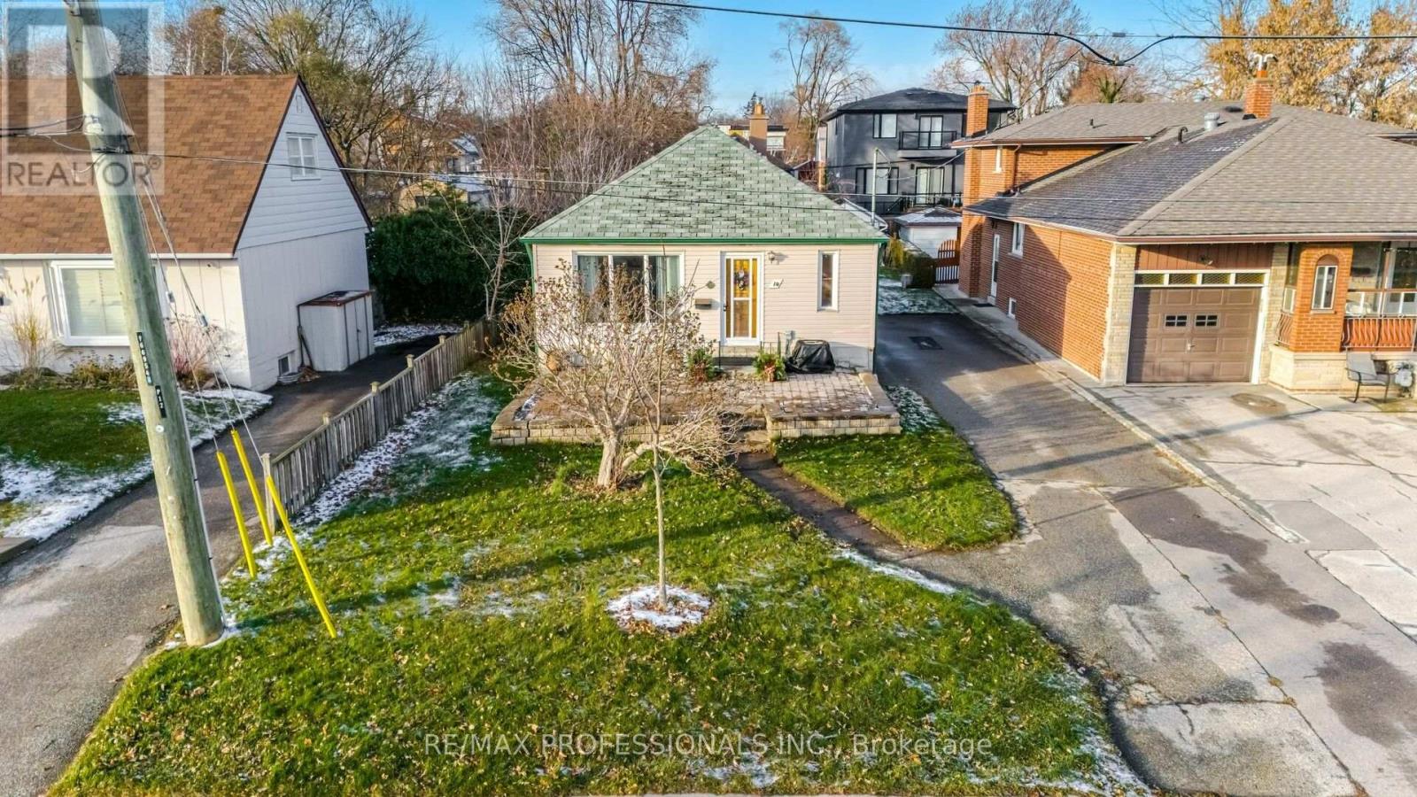 10 Avalon Road, Toronto, Ontario  M8W 2E3 - Photo 2 - W12595472