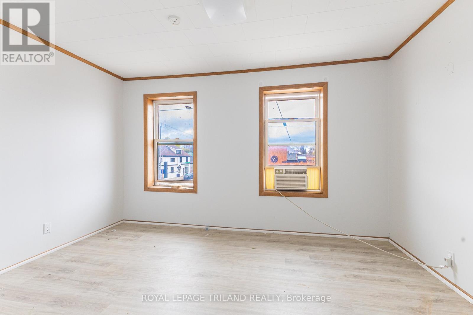 Photo 31 of 50 for 41 Main Street E