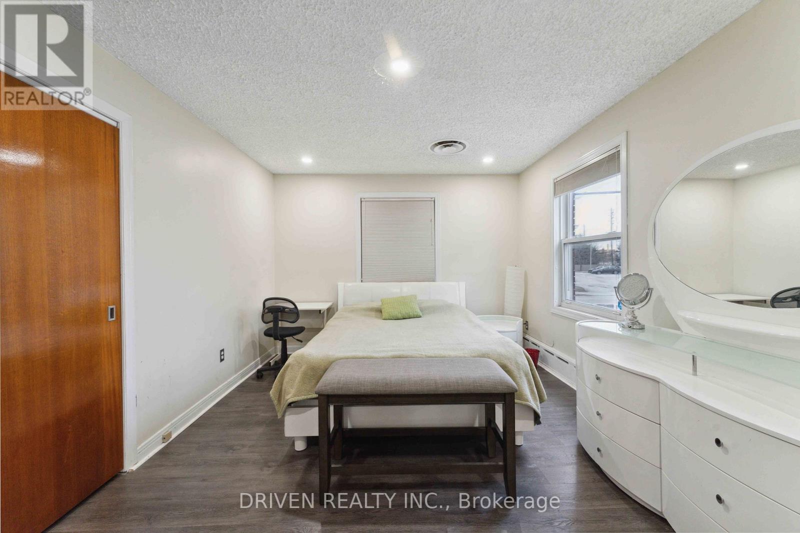 1266 Walkley Road, Ottawa, Ontario  K1V 6P7 - Photo 10 - X12683932