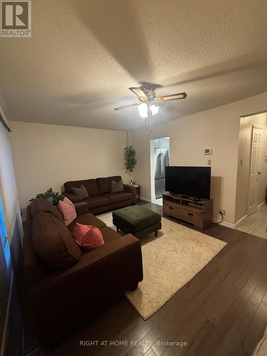 51 - 1213 Bowmount Street, Ottawa, Ontario  K1J 8T3 - Photo 3 - X12683954