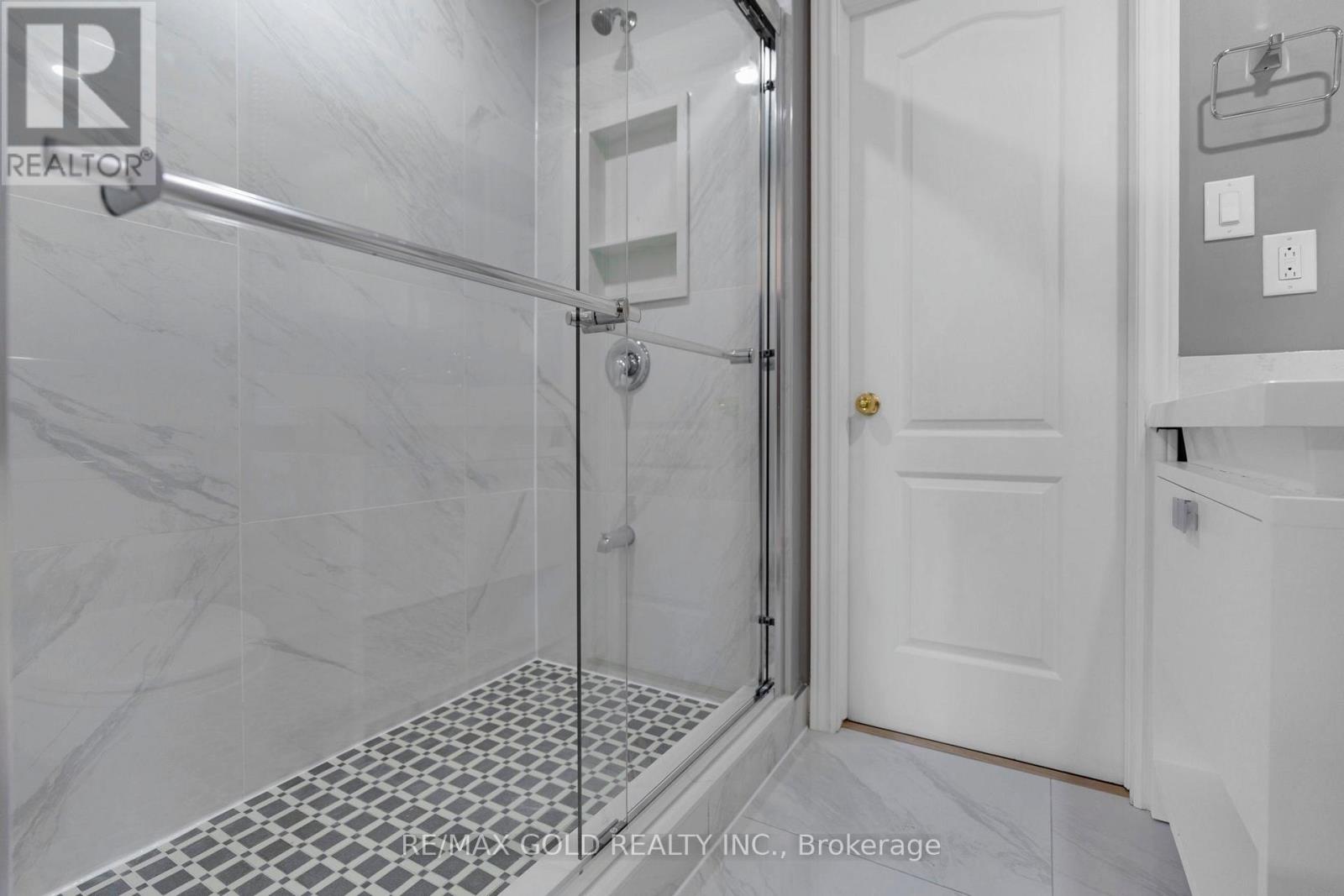 18 Cobbler Street, Brampton, Ontario  L6X 4T5 - Photo 10 - W12663170