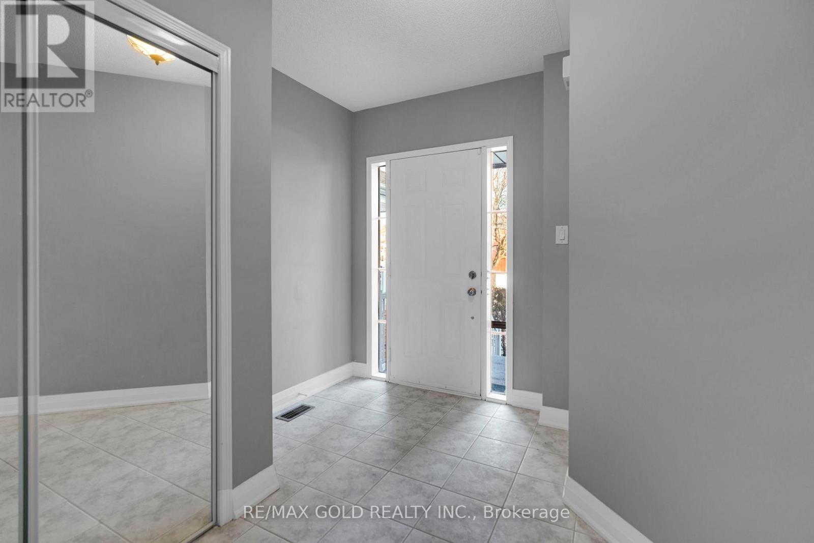 18 Cobbler Street, Brampton, Ontario  L6X 4T5 - Photo 3 - W12663170