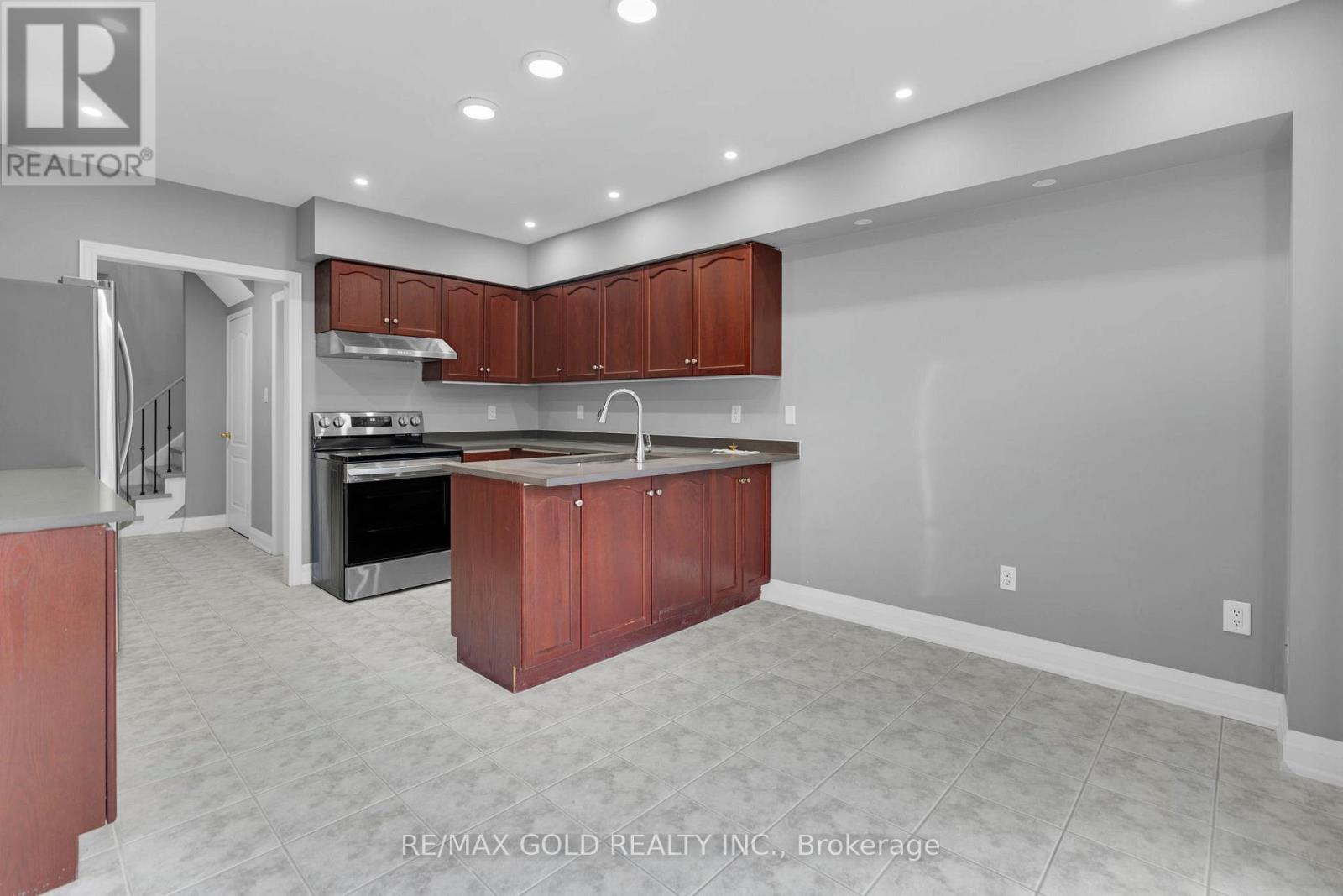 18 Cobbler Street, Brampton, Ontario  L6X 4T5 - Photo 5 - W12663170