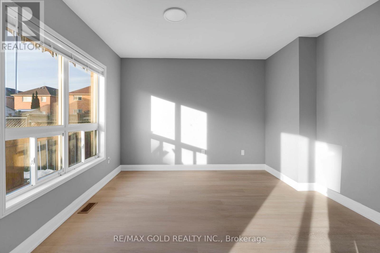 18 Cobbler Street, Brampton, Ontario  L6X 4T5 - Photo 7 - W12663170