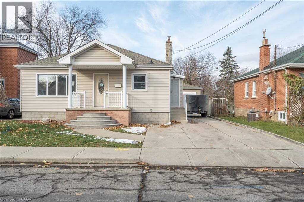 <div class="slider-price">$2,300 Monthly</div><p>20 West 3rd Street Unit# 1, Hamilton, Ontario</p>