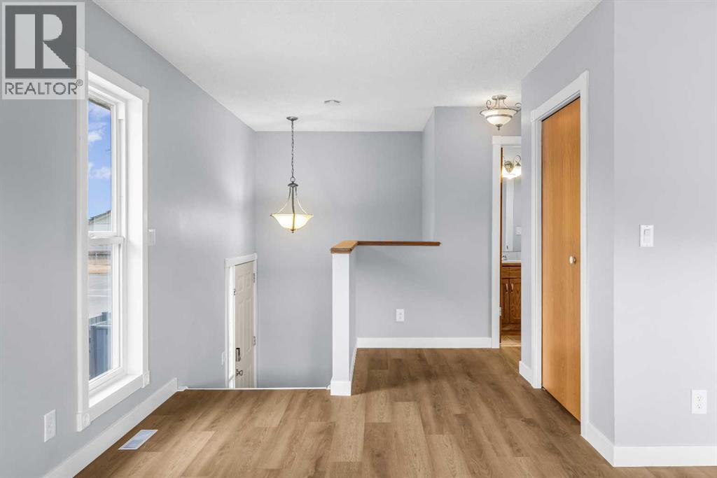 2, 532 First Street E, Cochrane, Alberta  T4C 1C5 - Photo 4 - A2271509