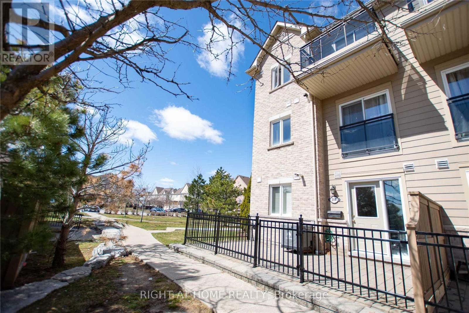 313 - 4975 Southampton Drive, Mississauga, Ontario  L5M 8C7 - Photo 2 - W12683966