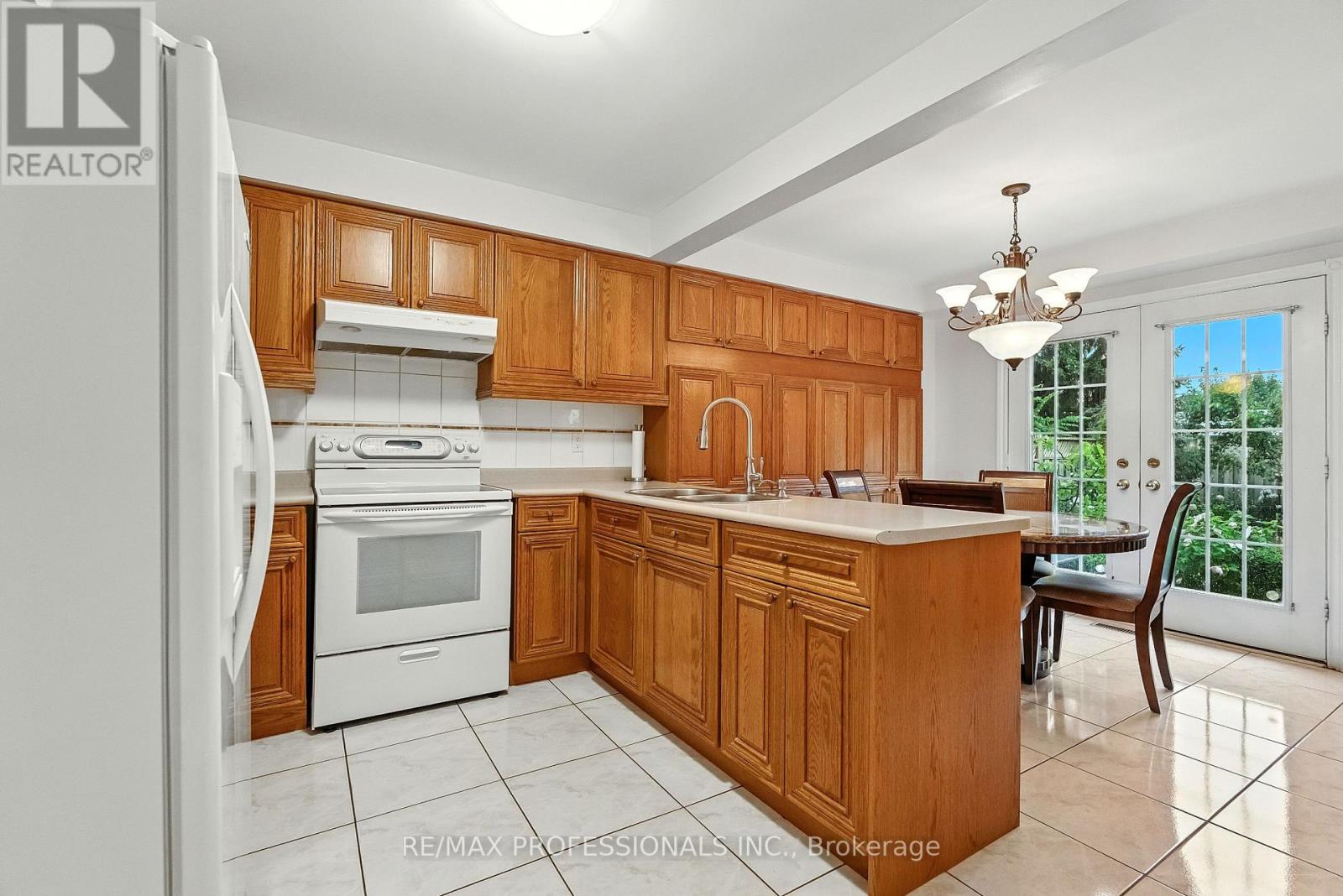 183 Barber Drive, Halton Hills, Ontario  L7G 5L5 - Photo 17 - W12594346