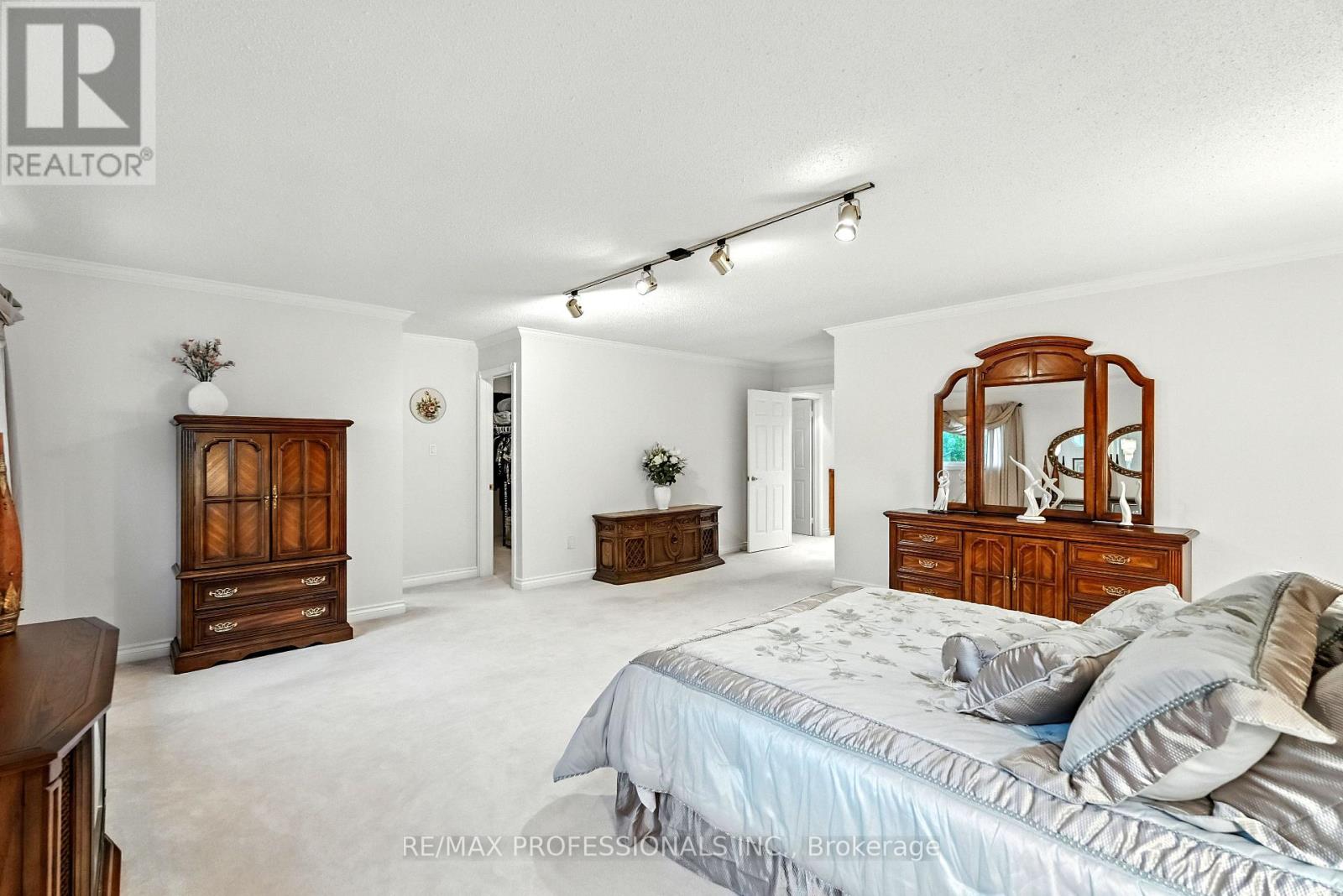 183 Barber Drive, Halton Hills, Ontario  L7G 5L5 - Photo 25 - W12594346