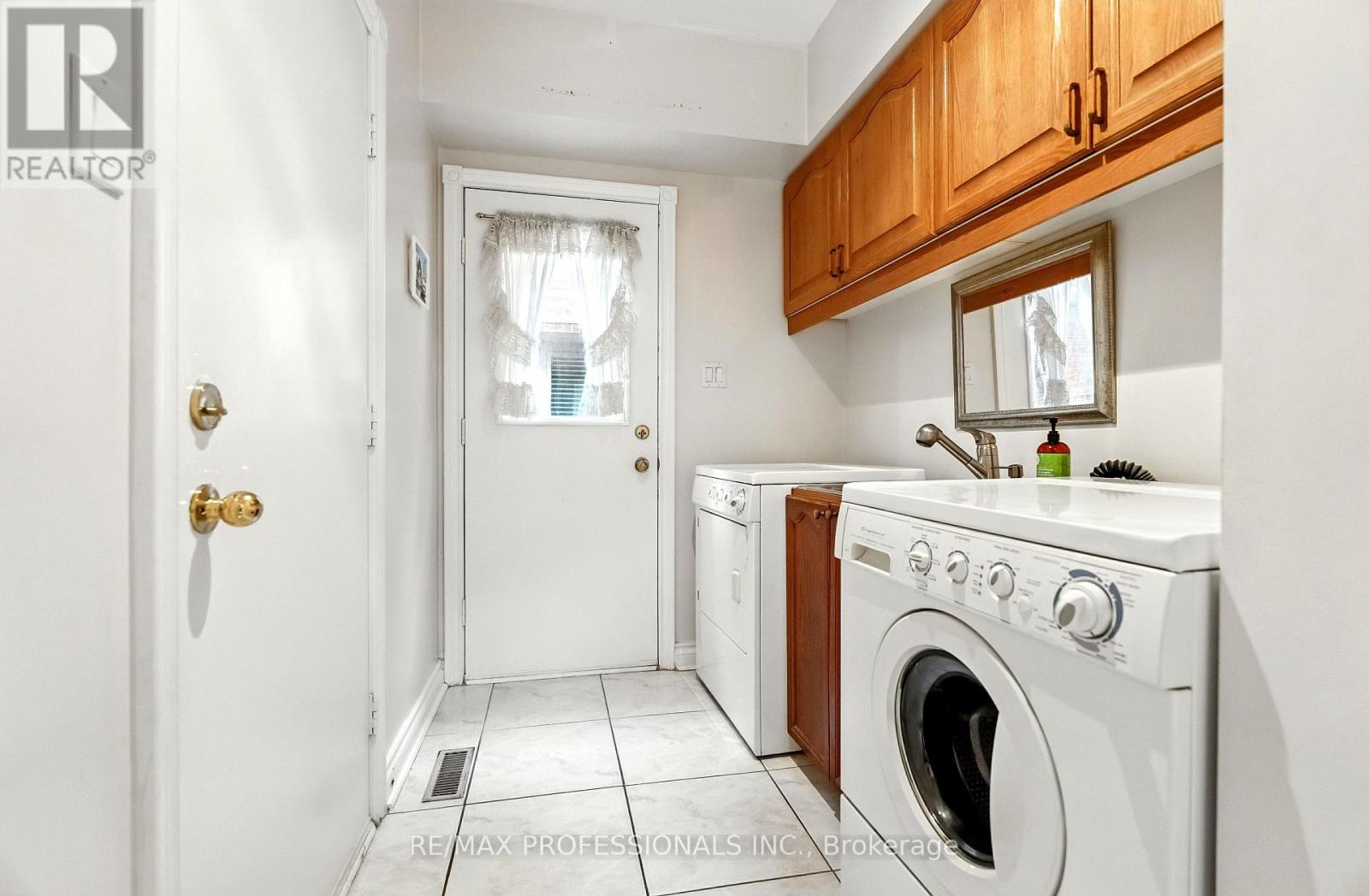 183 Barber Drive, Halton Hills, Ontario  L7G 5L5 - Photo 21 - W12594346