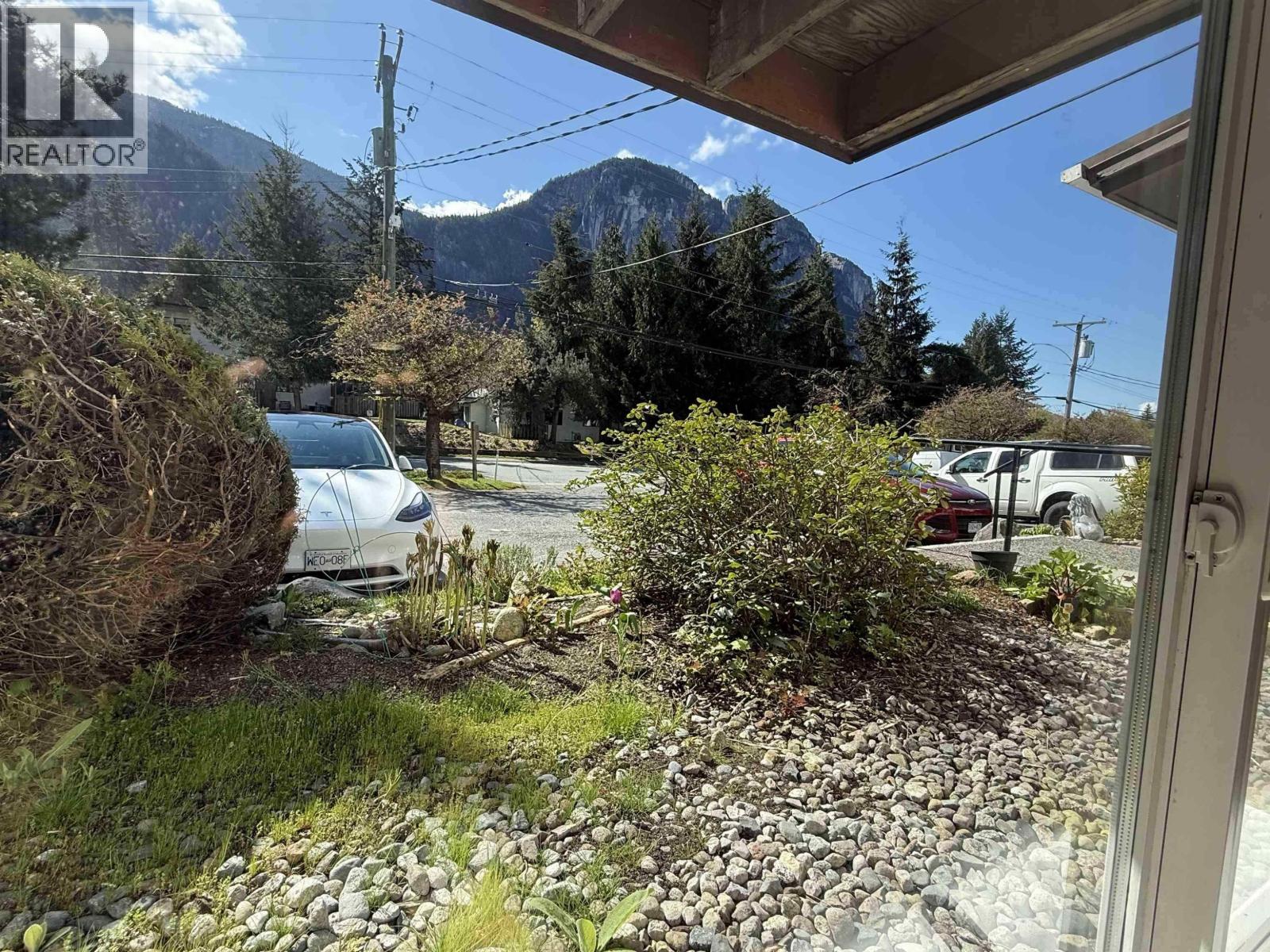 26 38175 Westway Avenue, Squamish, British Columbia  V8B 0C2 - Photo 3 - R3078032
