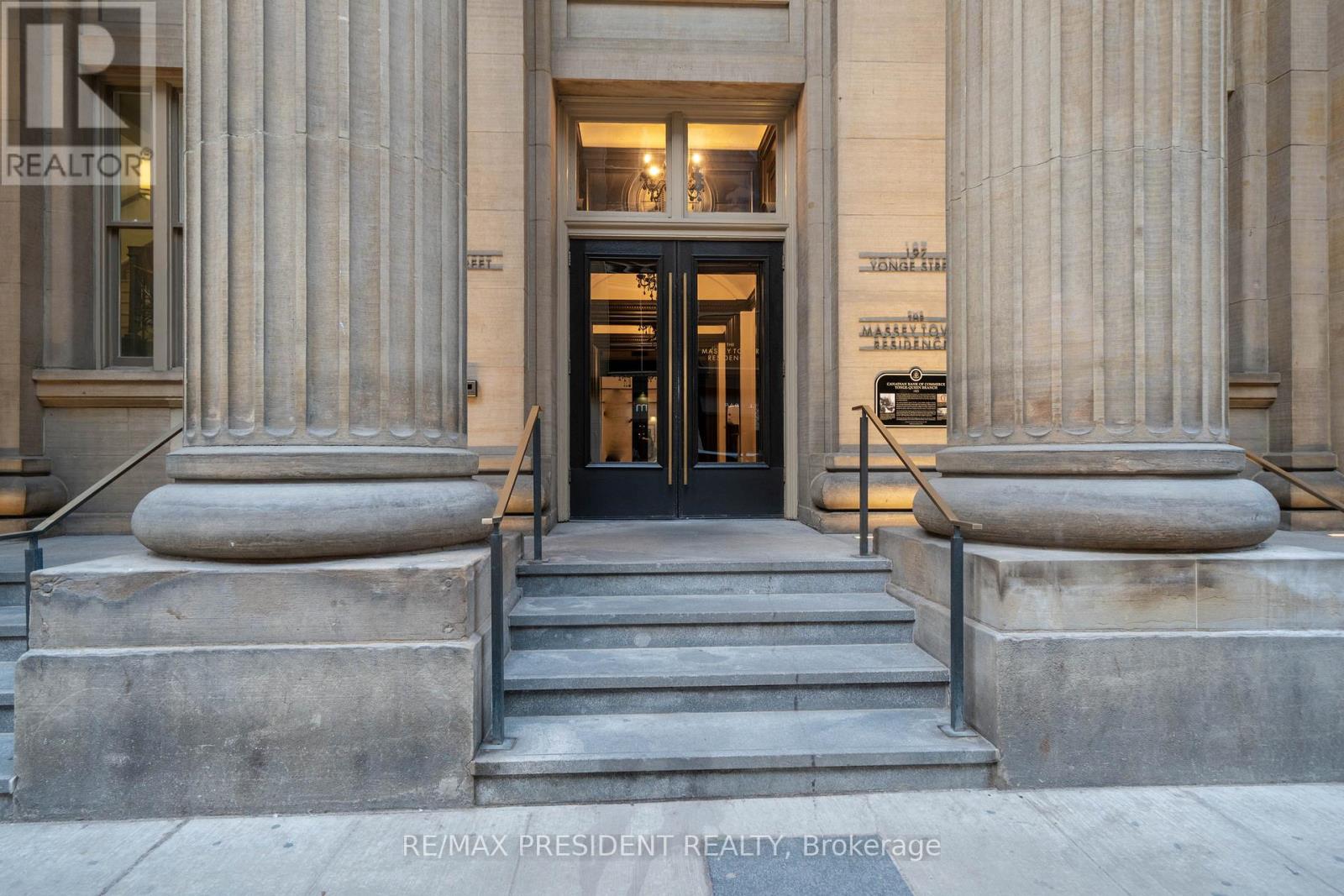 1310 - 197 Yonge Street, Toronto, Ontario  M5B 1M4 - Photo 11 - C12683984