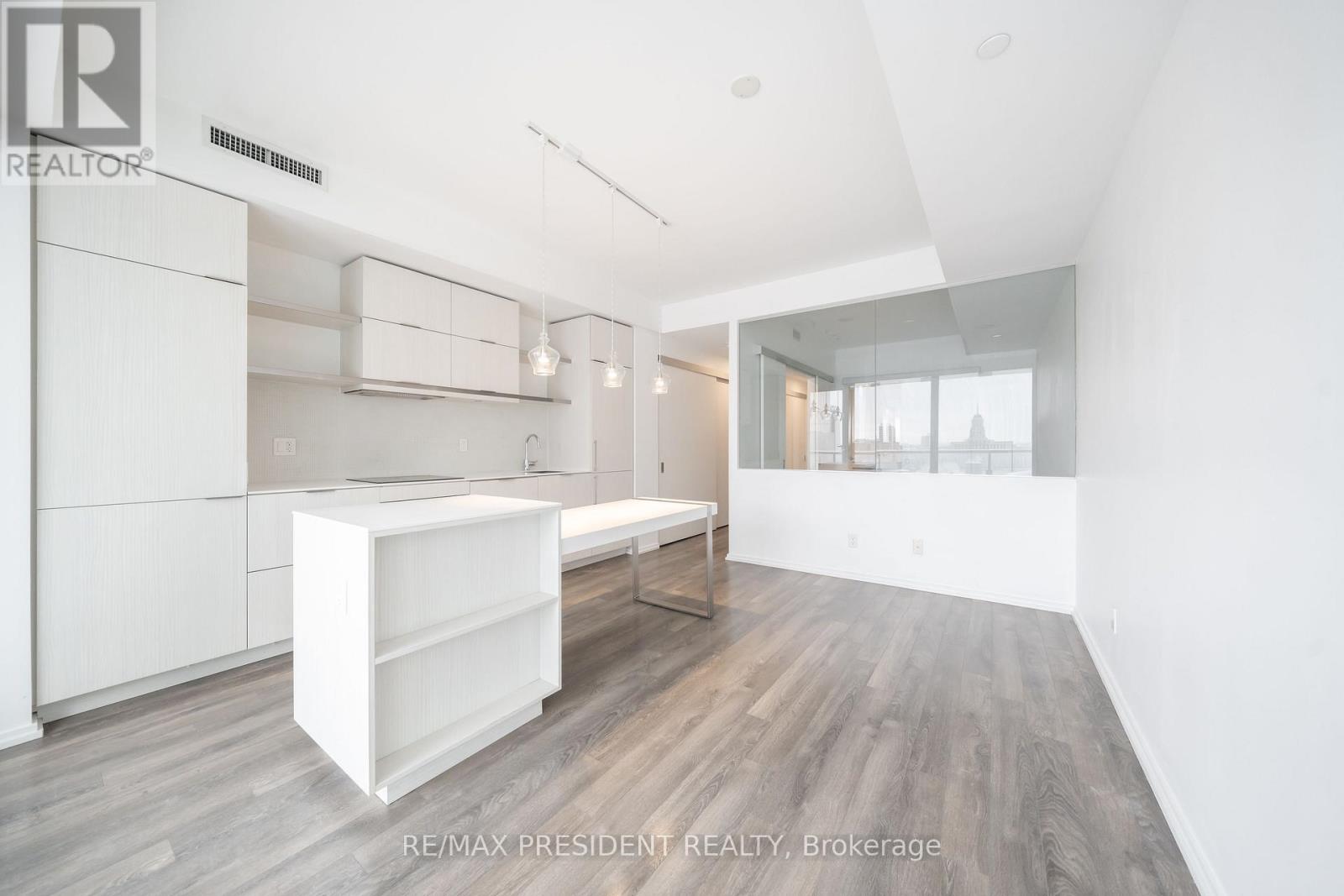 1310 - 197 Yonge Street, Toronto, Ontario  M5B 1M4 - Photo 3 - C12683984