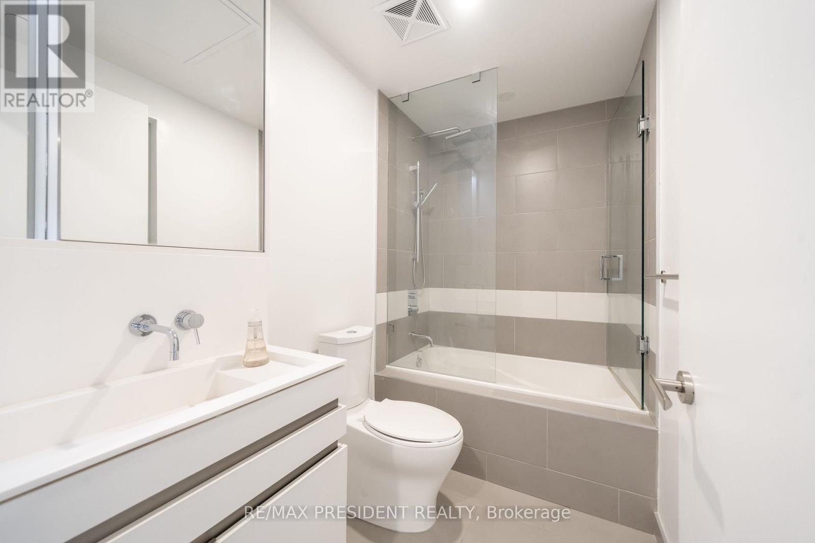 1310 - 197 Yonge Street, Toronto, Ontario  M5B 1M4 - Photo 5 - C12683984