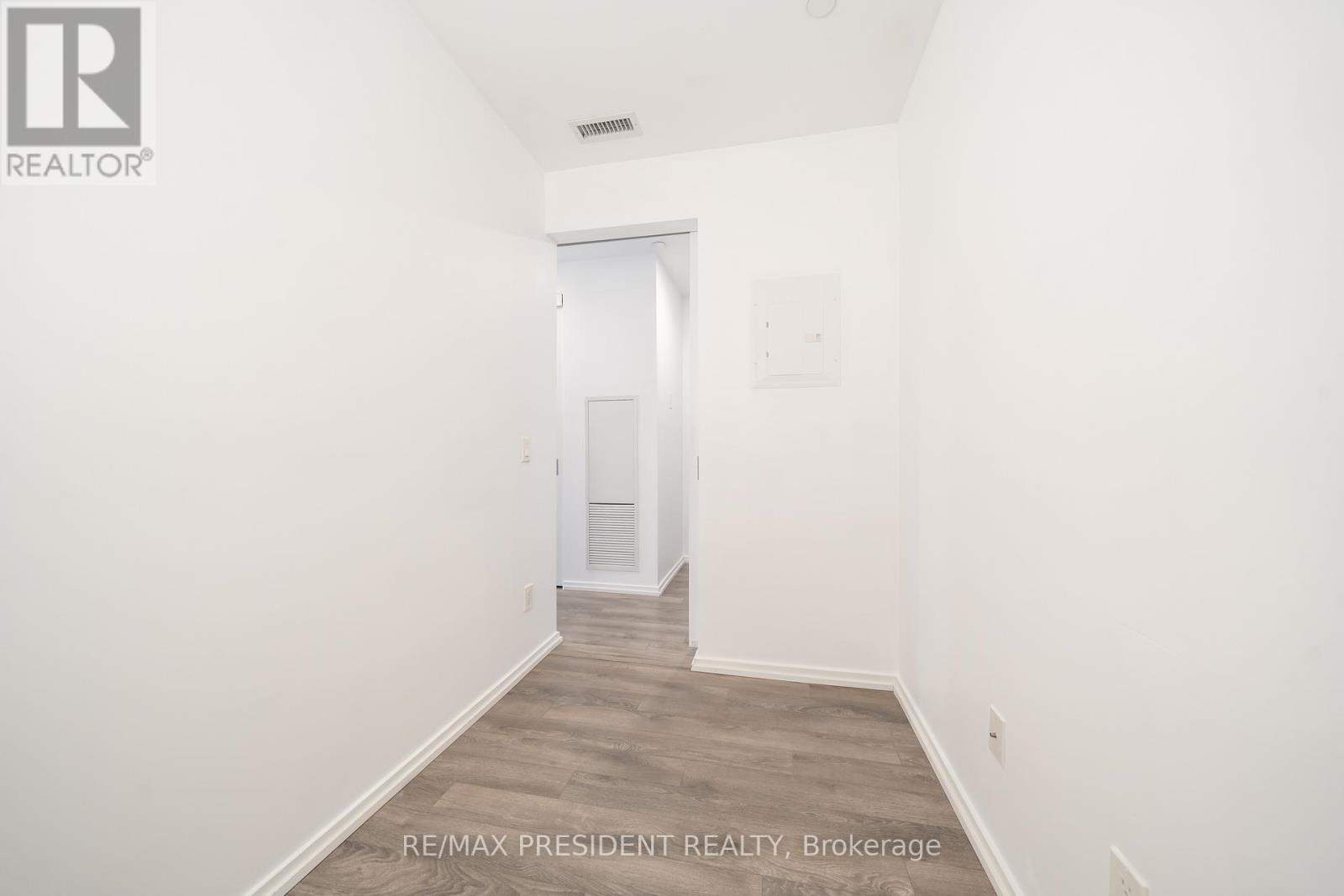 1310 - 197 Yonge Street, Toronto, Ontario  M5B 1M4 - Photo 6 - C12683984