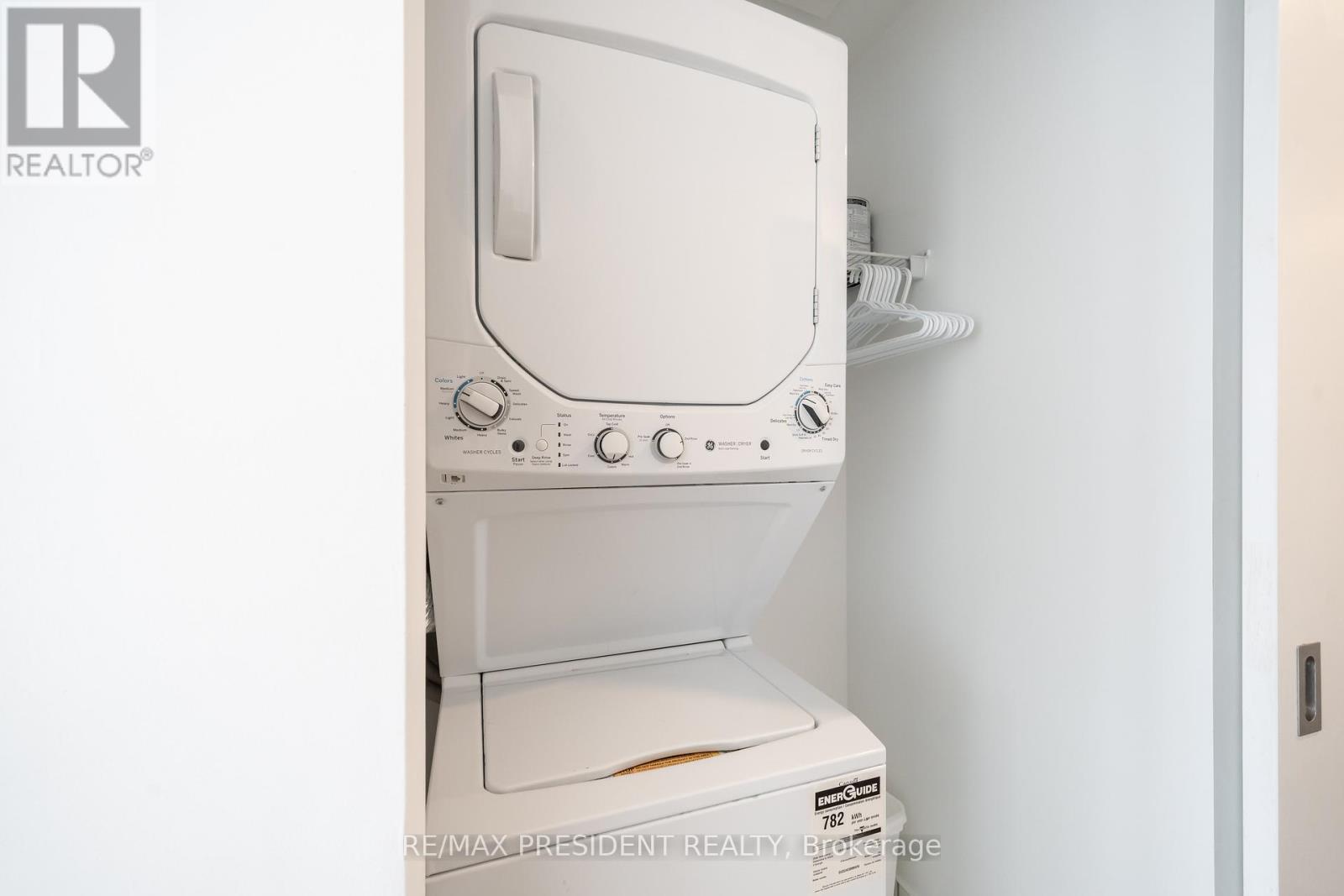 1310 - 197 Yonge Street, Toronto, Ontario  M5B 1M4 - Photo 8 - C12683984