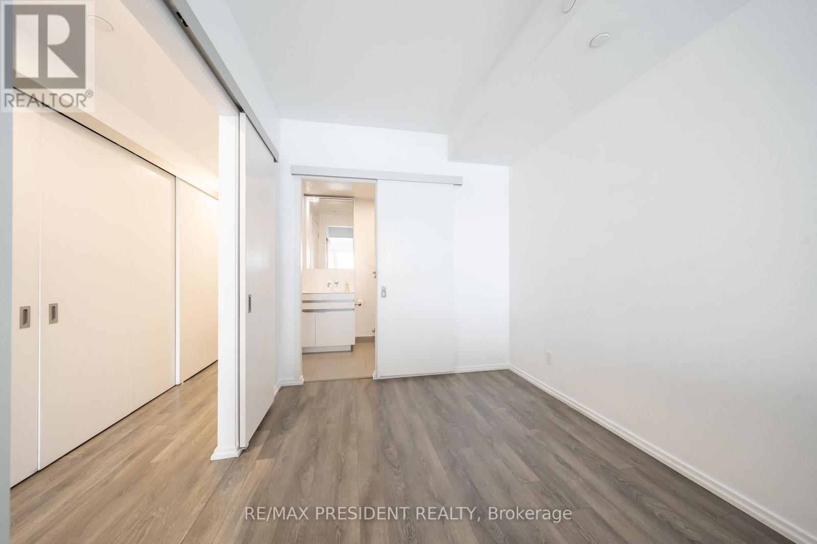 1310 - 197 Yonge Street, Toronto, Ontario  M5B 1M4 - Photo 9 - C12683984