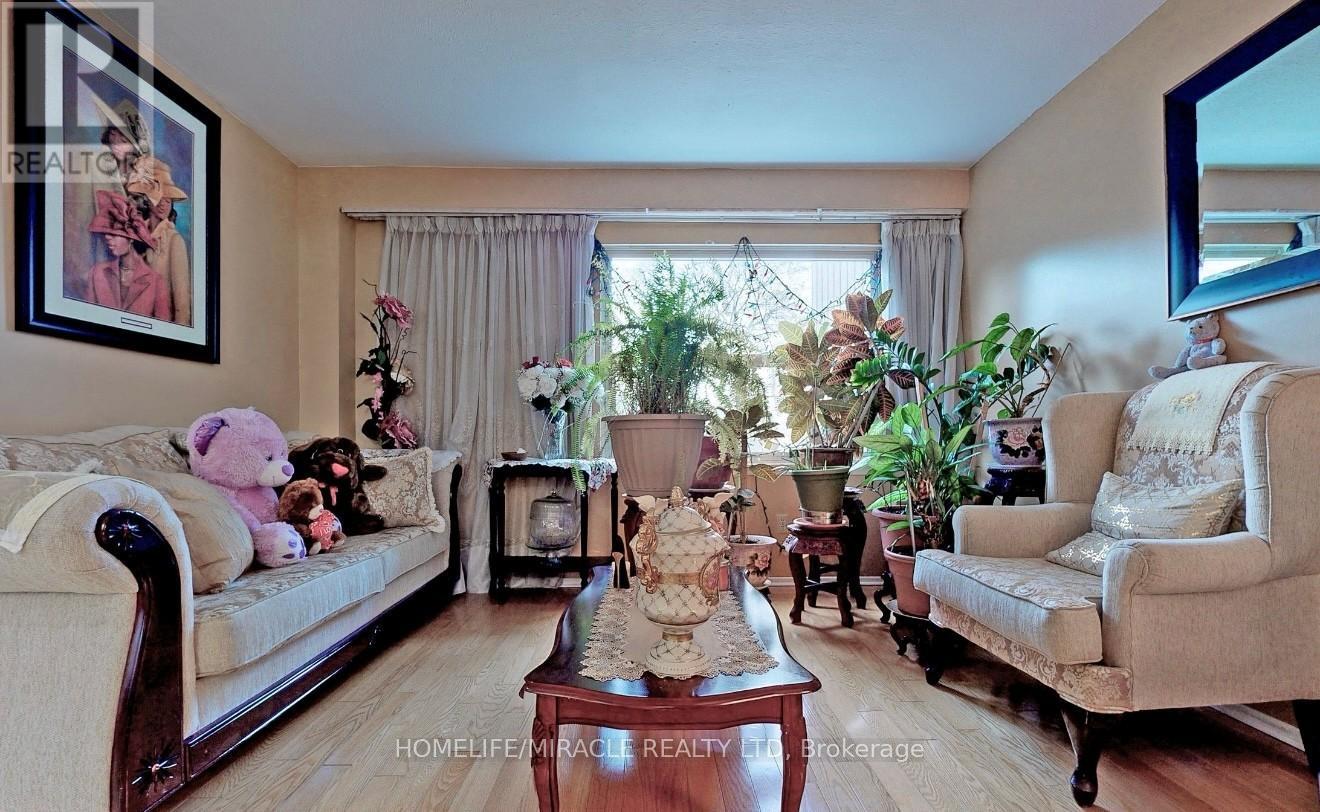 28 Scotney Grove, Toronto, Ontario  M1B 2S4 - Photo 5 - E12499704