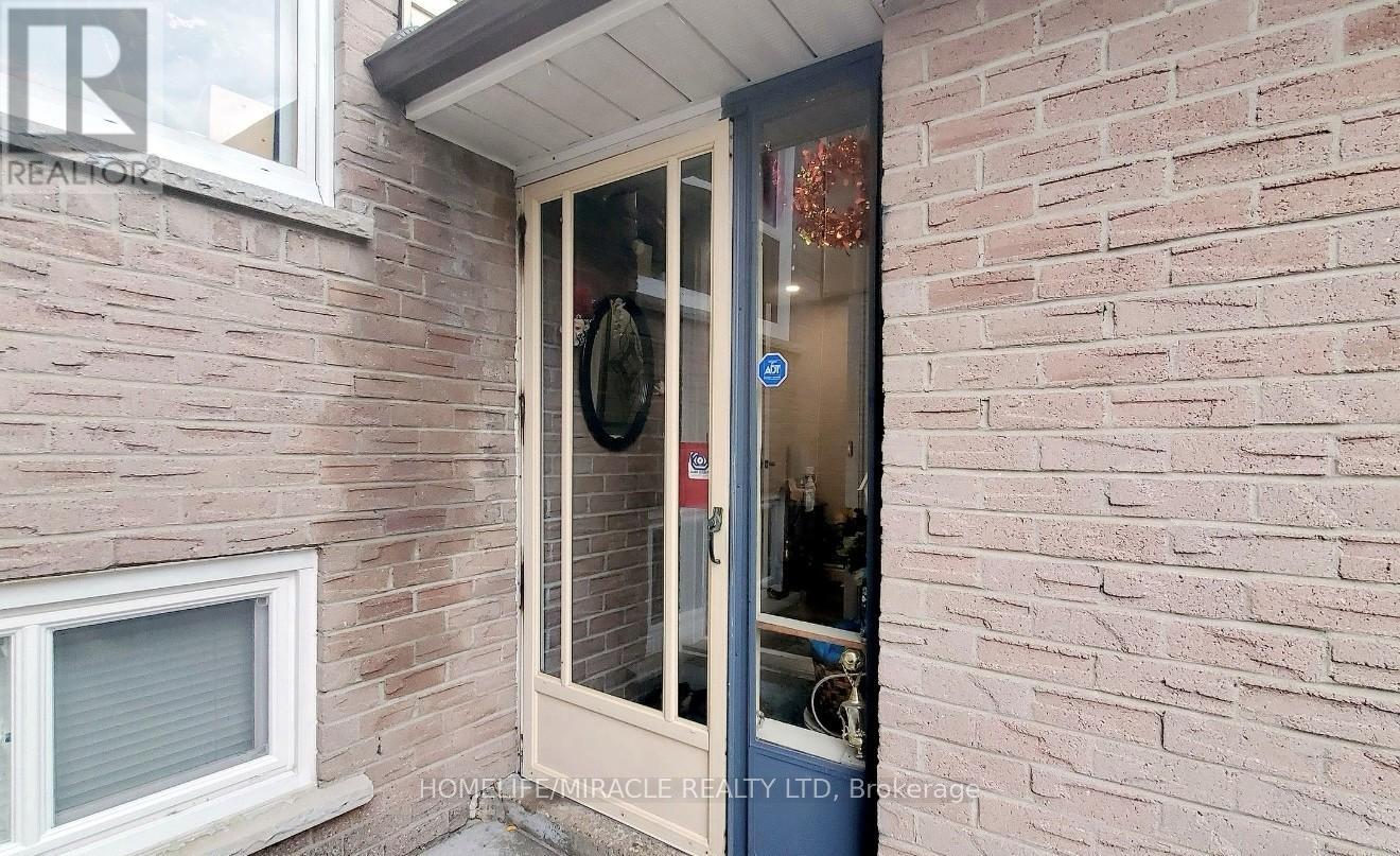 28 Scotney Grove, Toronto, Ontario  M1B 2S4 - Photo 4 - E12499704