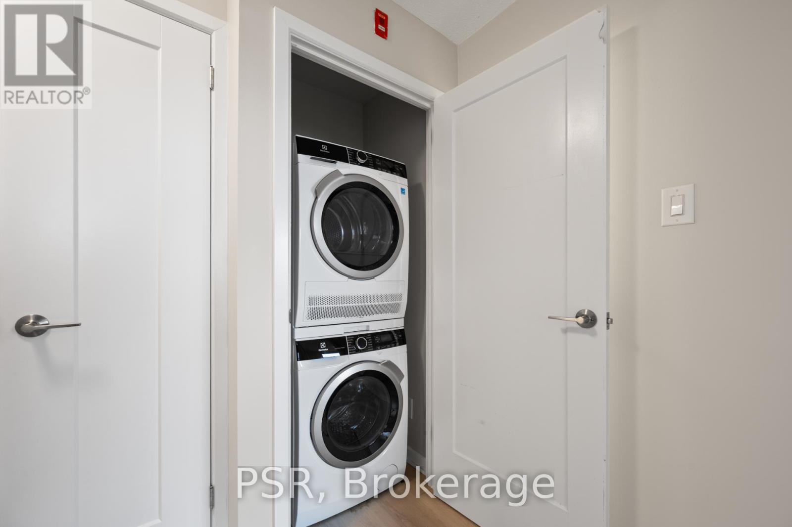 606 - 2300 Marine Drive, Oakville, Ontario  L6L 1C3 - Photo 11 - W12681416