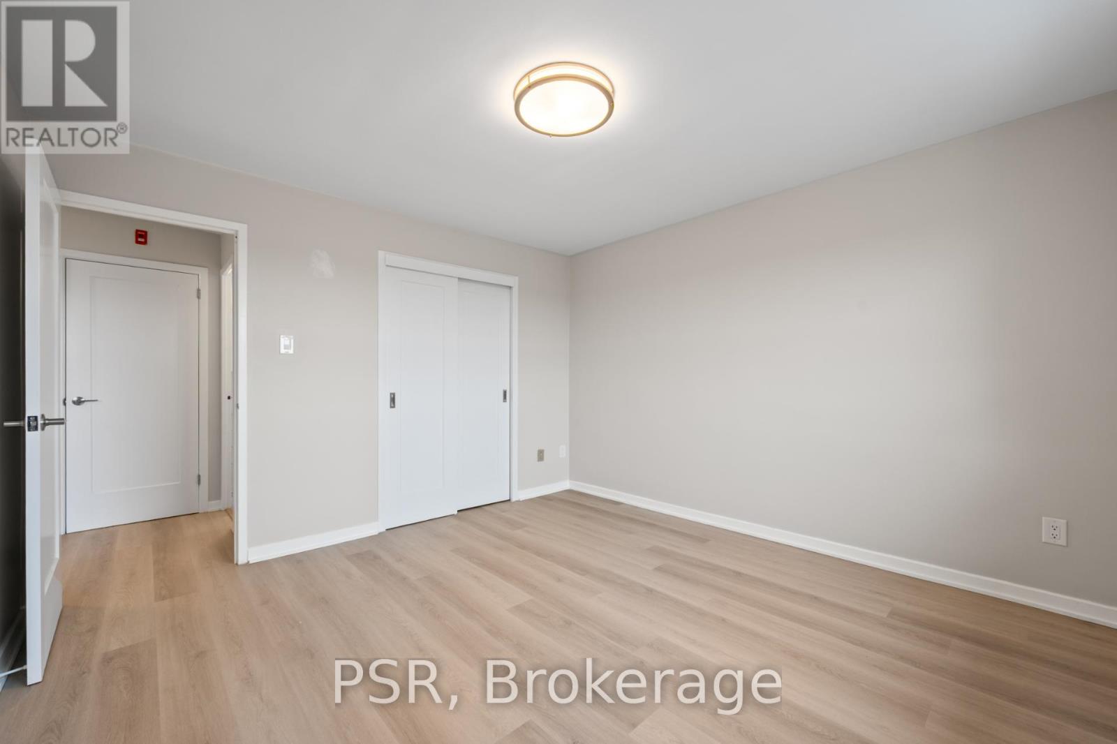 606 - 2300 Marine Drive, Oakville, Ontario  L6L 1C3 - Photo 7 - W12681416