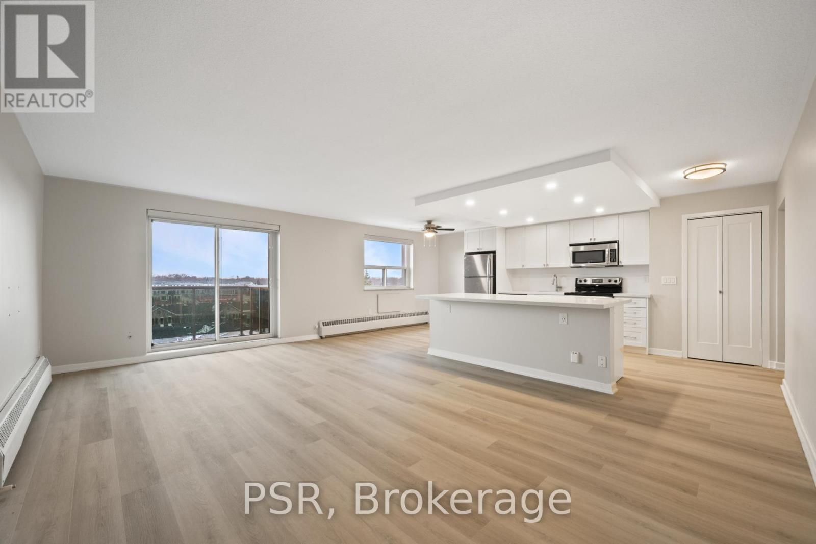 606 - 2300 Marine Drive, Oakville, Ontario  L6L 1C3 - Photo 5 - W12681416