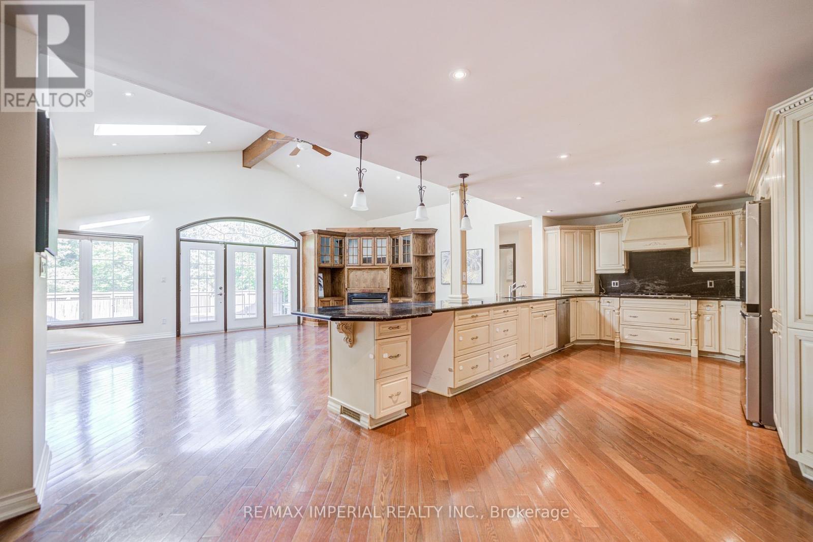 20 Blackforest Drive, Richmond Hill, Ontario  L4E 2P5 - Photo 10 - N12684014