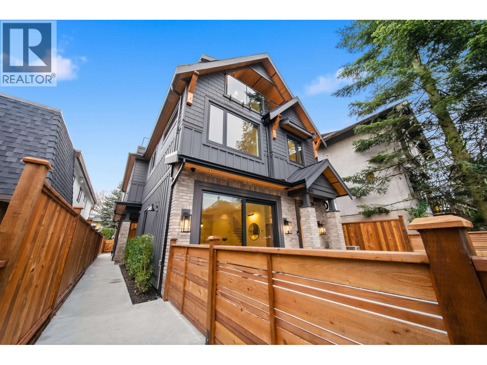 1 1841 Parker Street, Vancouver, British Columbia  V5L 2L1 - Photo 3 - R3076864