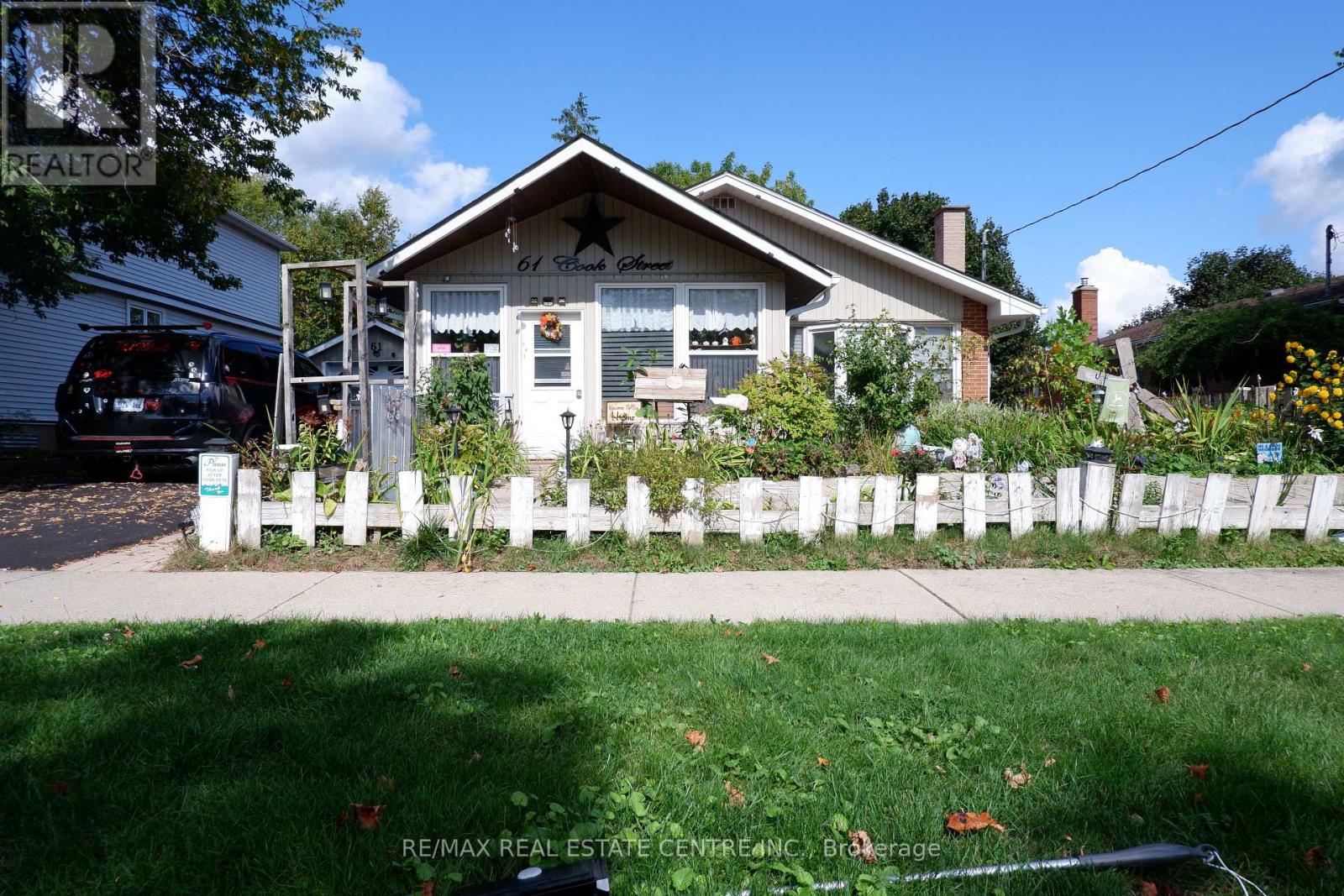 61 Cook Street, Halton Hills, Ontario  L7J 1Z5 - Photo 2 - W12684004