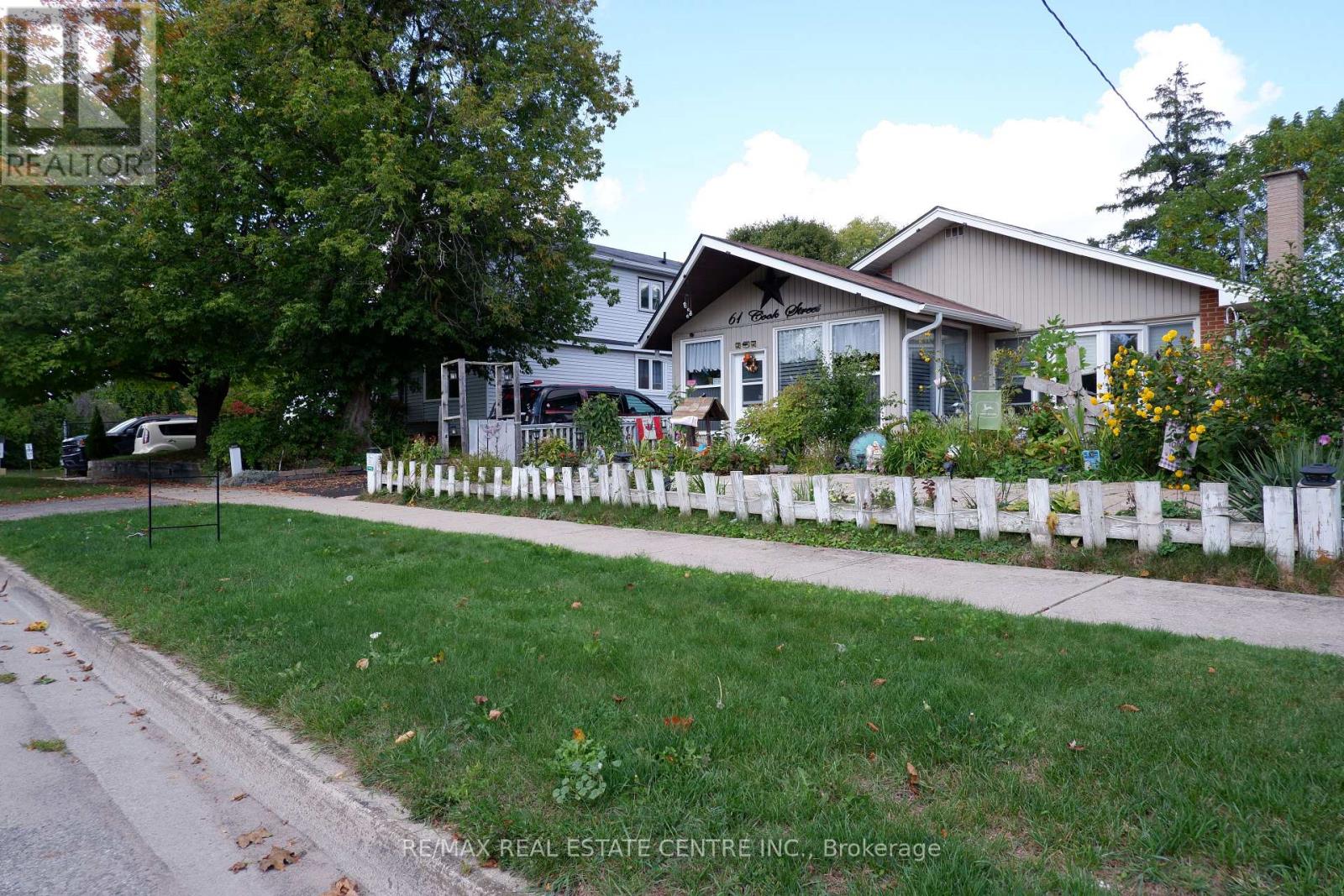 61 Cook Street, Halton Hills, Ontario  L7J 1Z5 - Photo 4 - W12684004