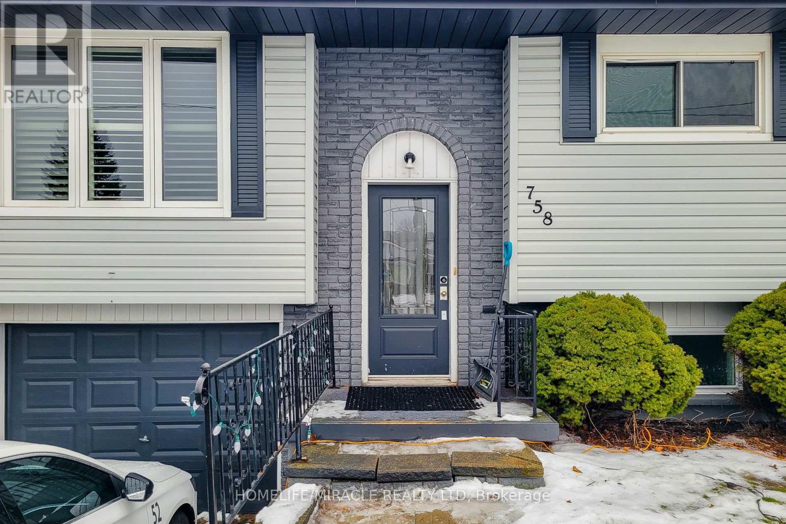 758 Stone Church Road E, Hamilton, Ontario  L8W 1A8 - Photo 2 - X12684018