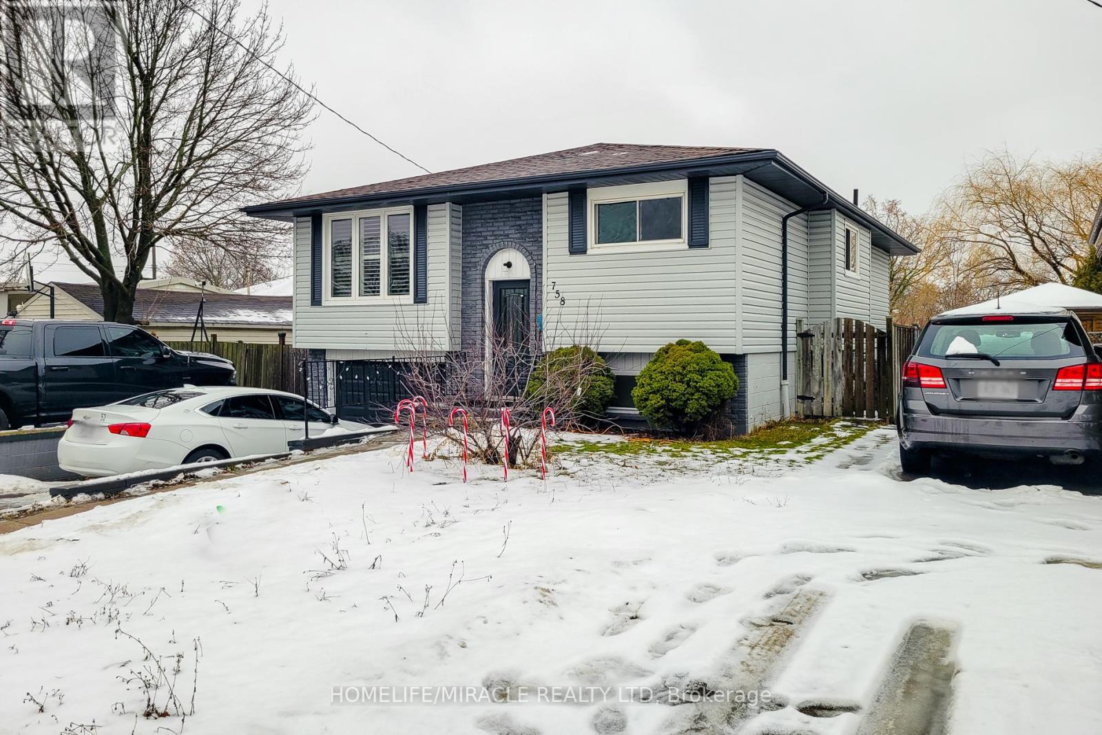 758 Stone Church Road E, Hamilton, Ontario  L8W 1A8 - Photo 3 - X12684018