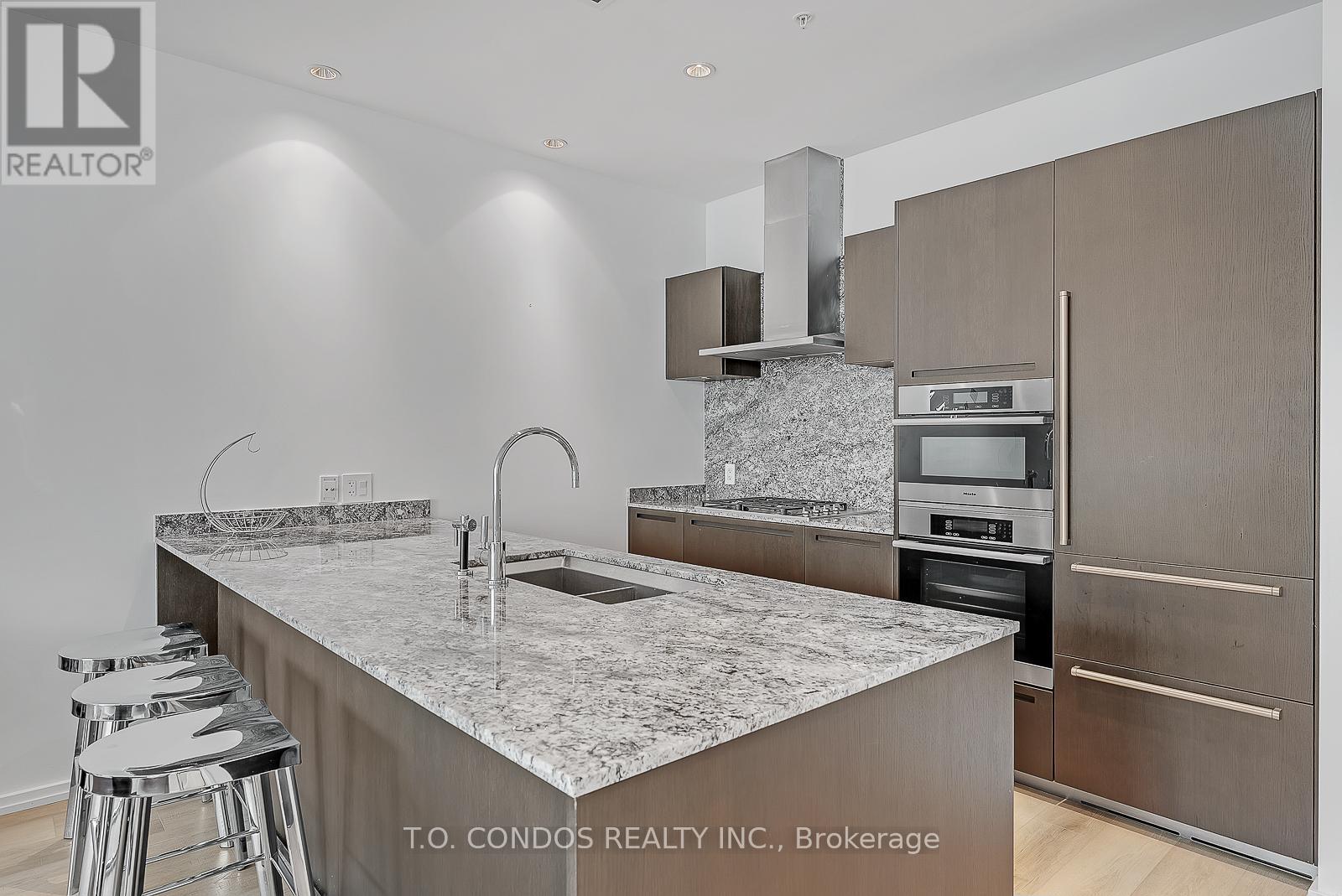 5807 - 180 University Avenue, Toronto, Ontario  M5H 0A2 - Photo 5 - C12683988