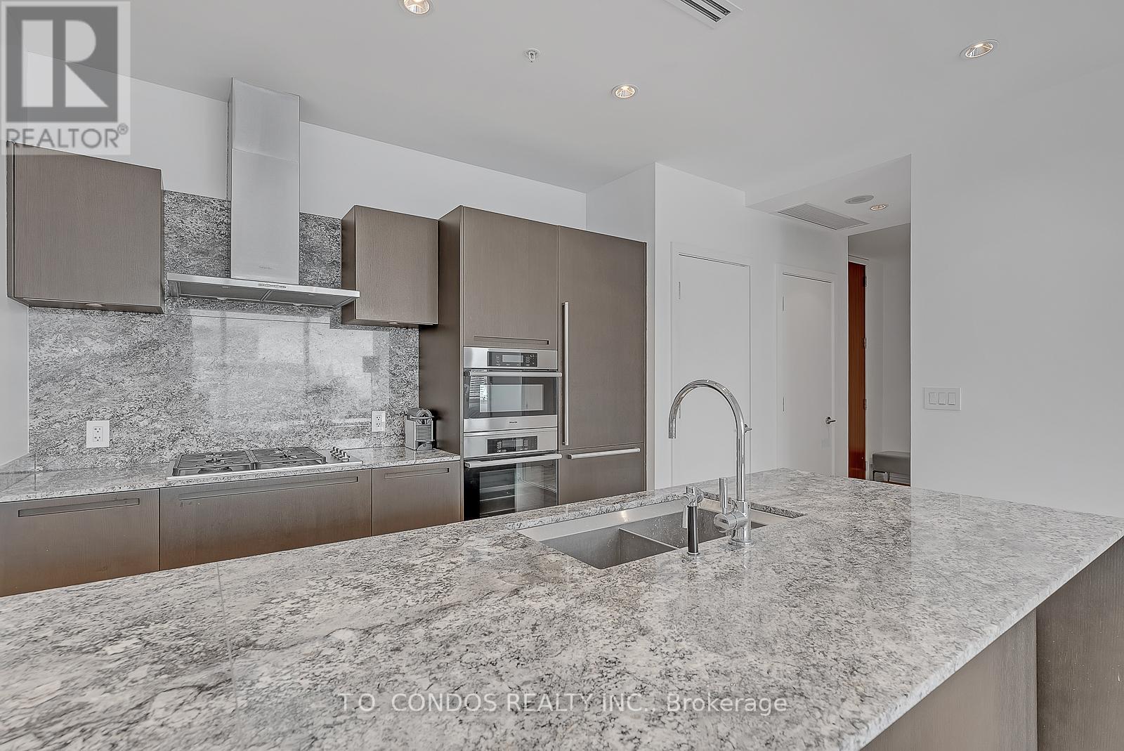 5807 - 180 University Avenue, Toronto, Ontario  M5H 0A2 - Photo 7 - C12683988