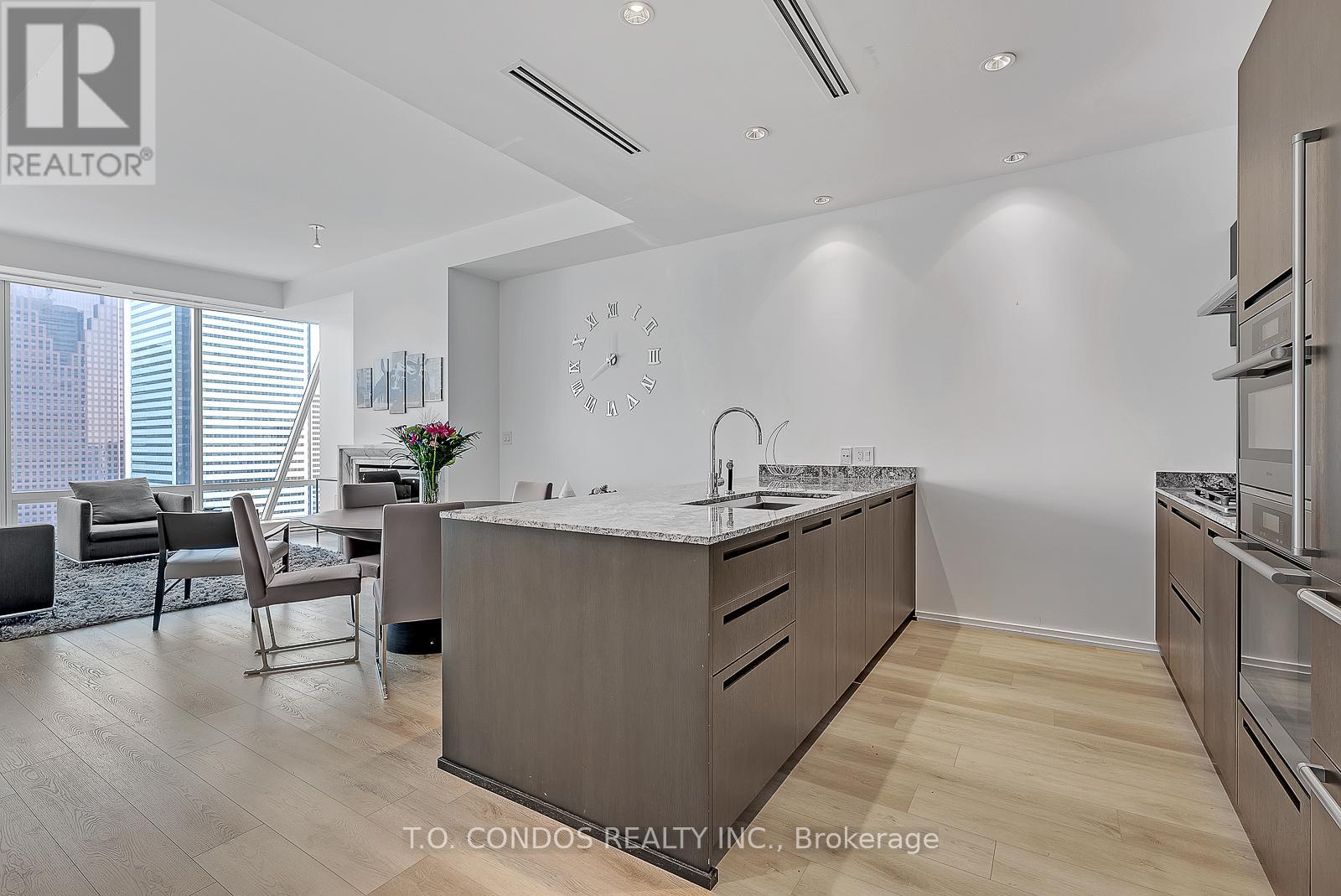 5807 - 180 University Avenue, Toronto, Ontario  M5H 0A2 - Photo 4 - C12683988