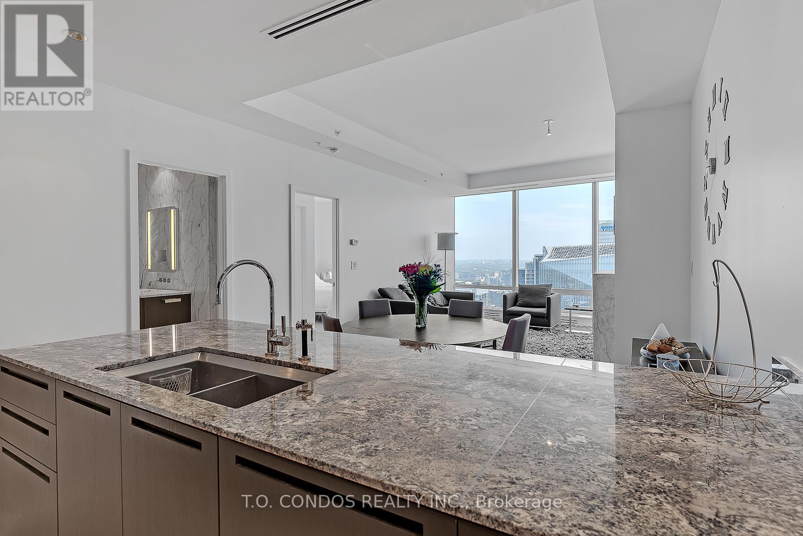 5807 - 180 University Avenue, Toronto, Ontario  M5H 0A2 - Photo 9 - C12683988