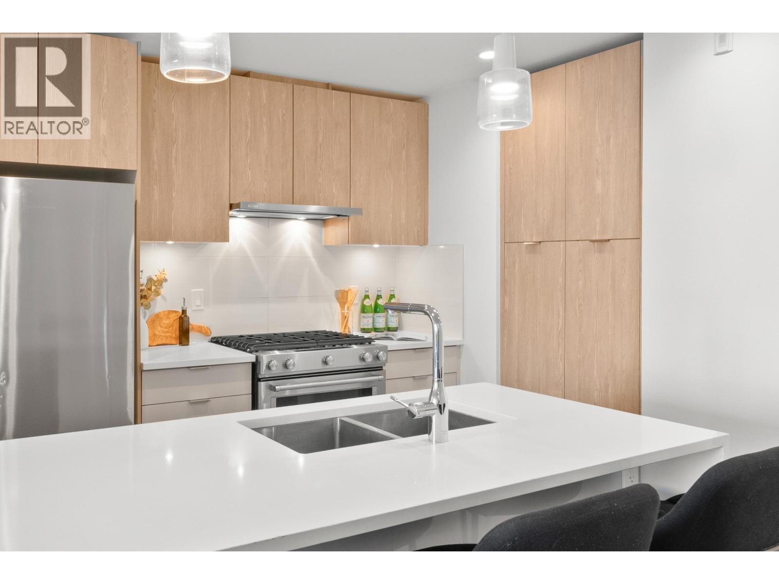 304 108 E 8th Street, North Vancouver, British Columbia  V7L 0H1 - Photo 14 - R3076062