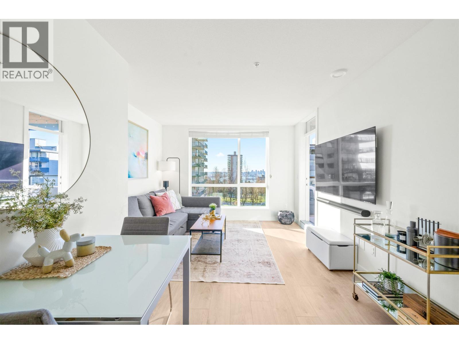 304 108 E 8th Street, North Vancouver, British Columbia  V7L 0H1 - Photo 3 - R3076062