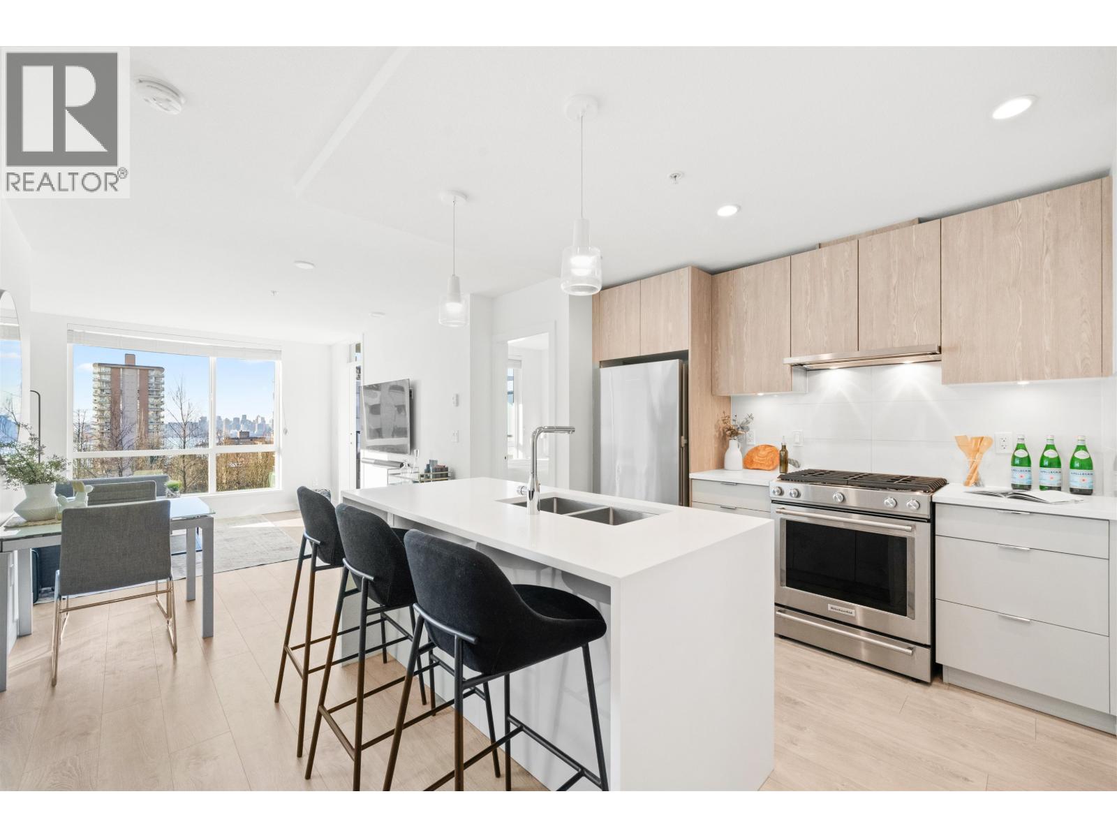 304 108 E 8TH STREET, North Vancouver, British Columbia