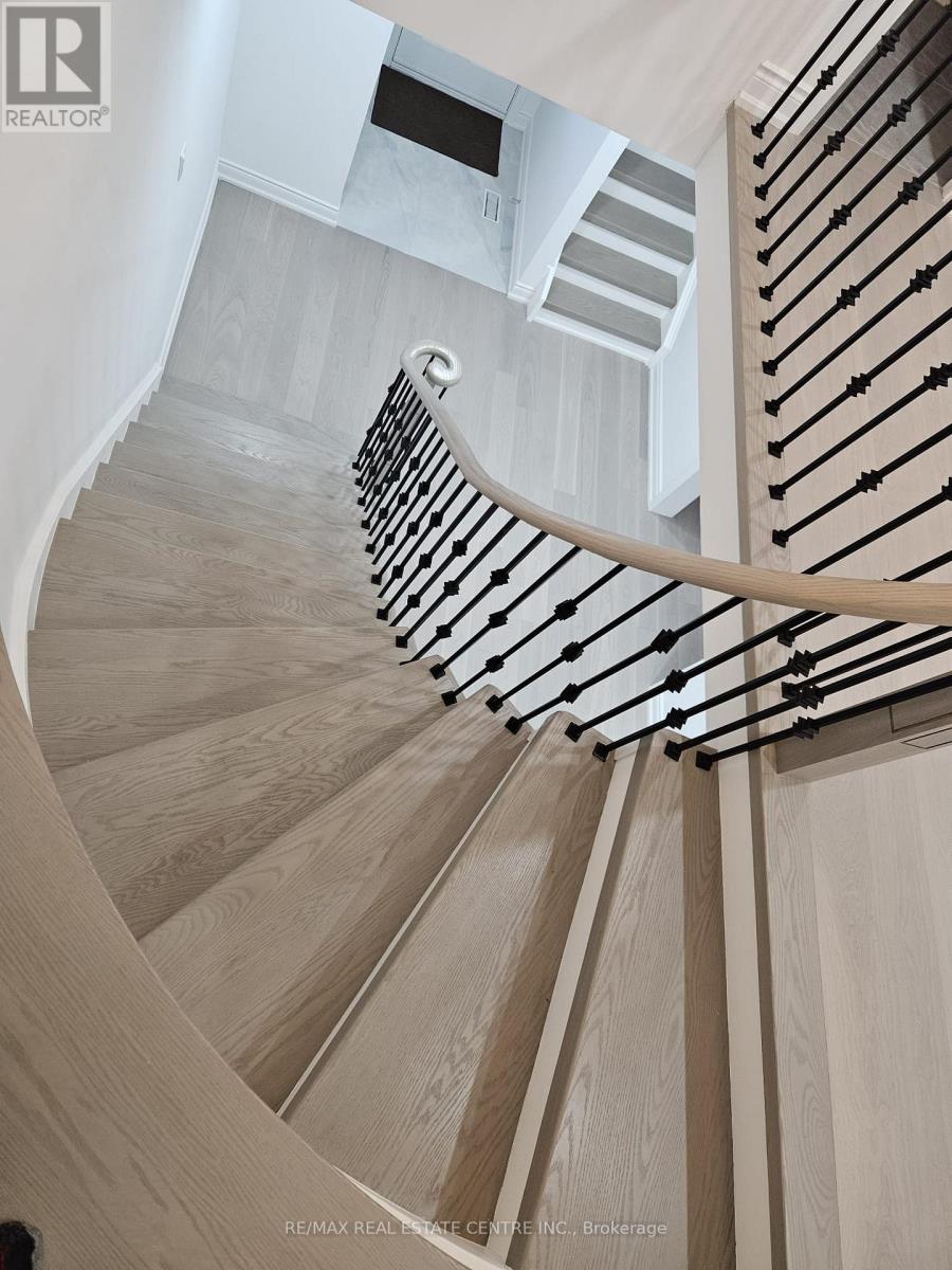 3316 Lady Slipper Court, Mississauga, Ontario  L5N 6A9 - Photo 19 - W12595972